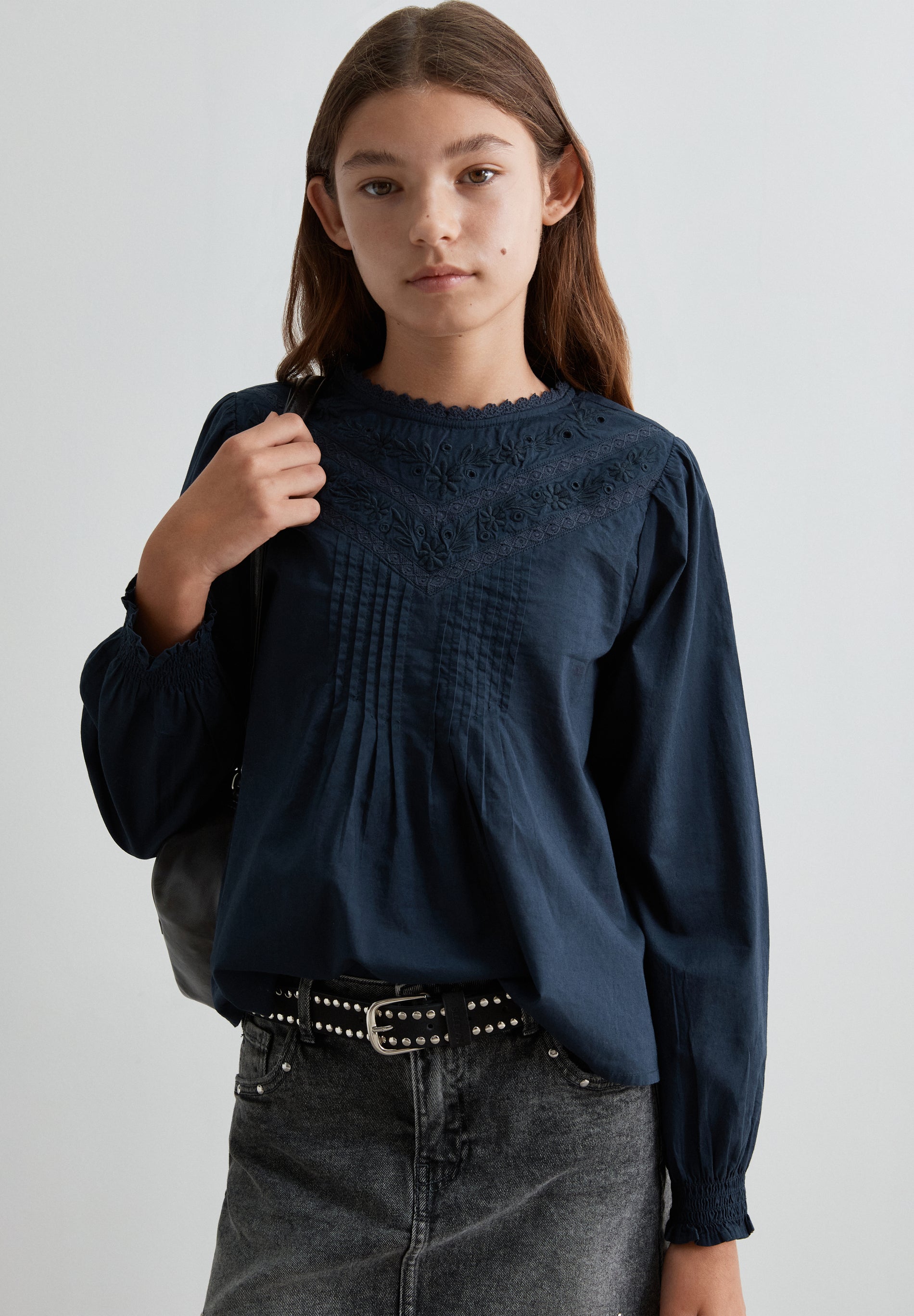 BLUSA ROMÁNTICA BORDADOS