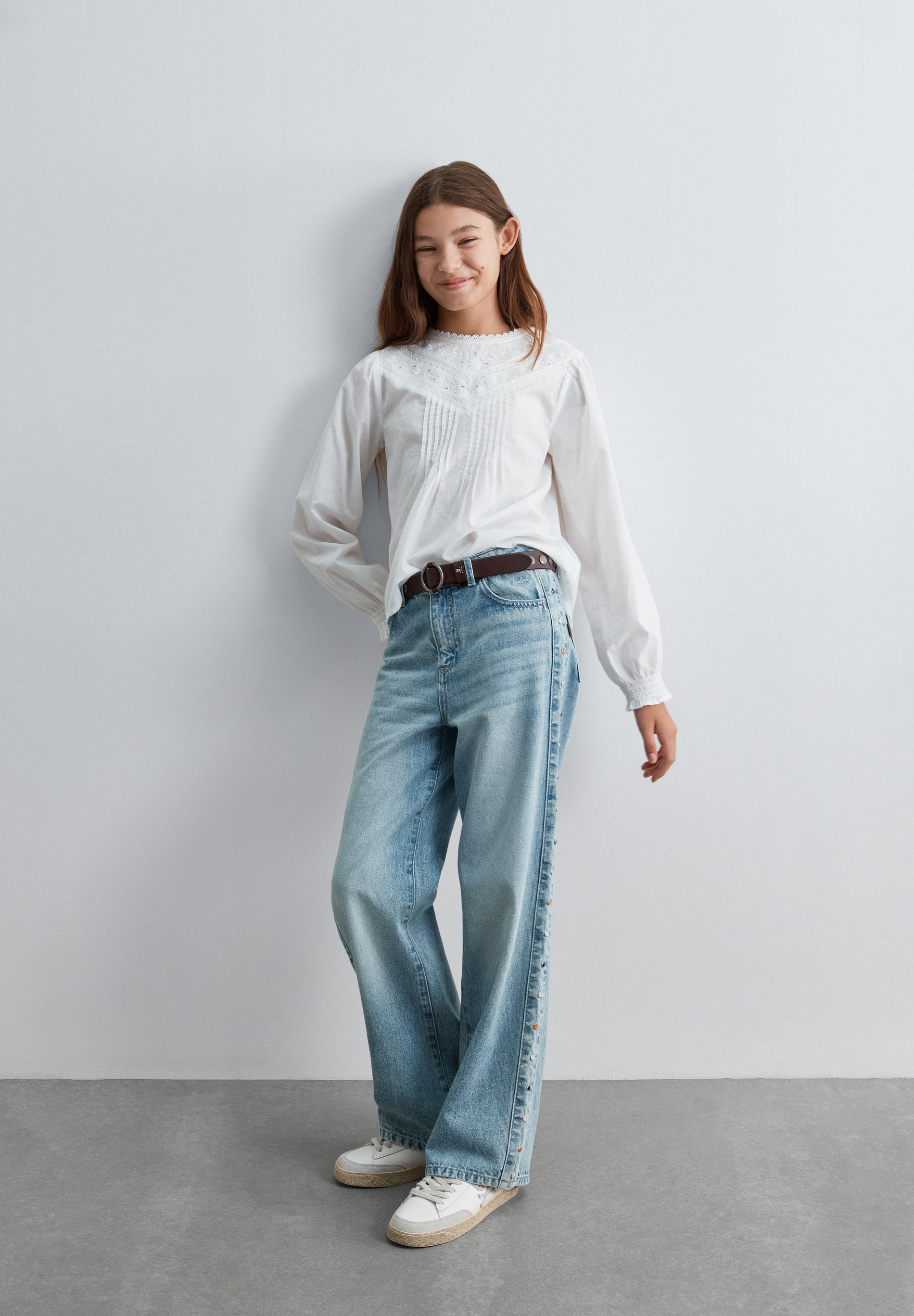 BLUSA ROMÁNTICA BORDADOS