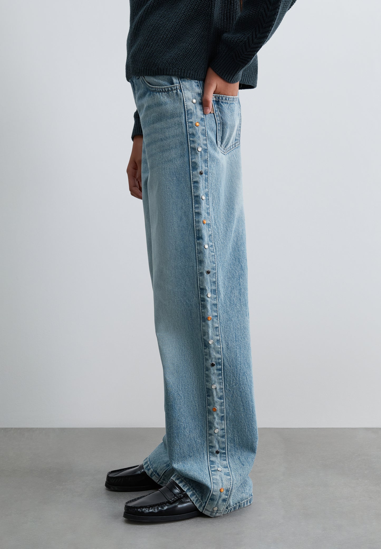 JEANS WIDE LEG TACHUELAS