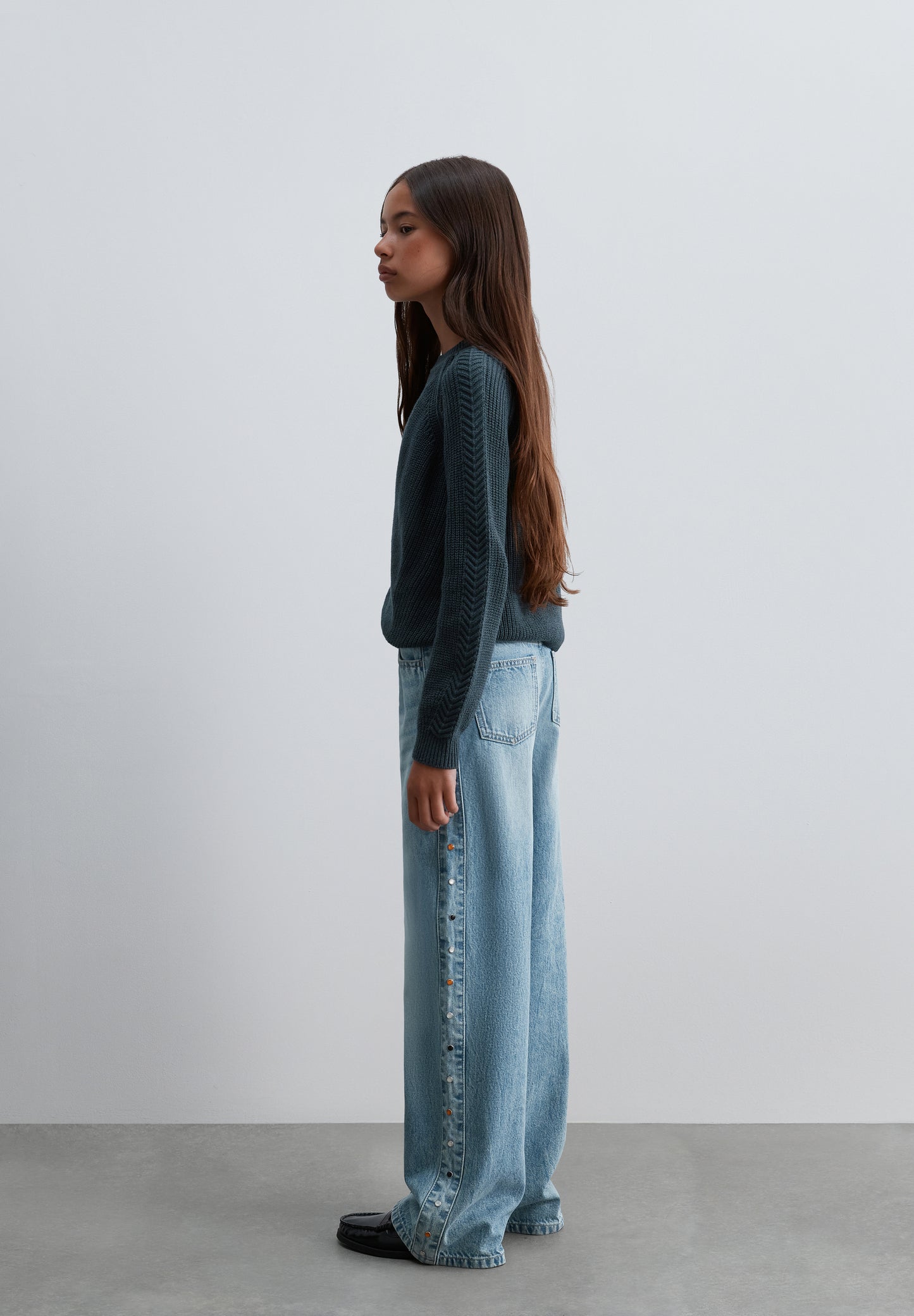 JEANS WIDE LEG TACHUELAS
