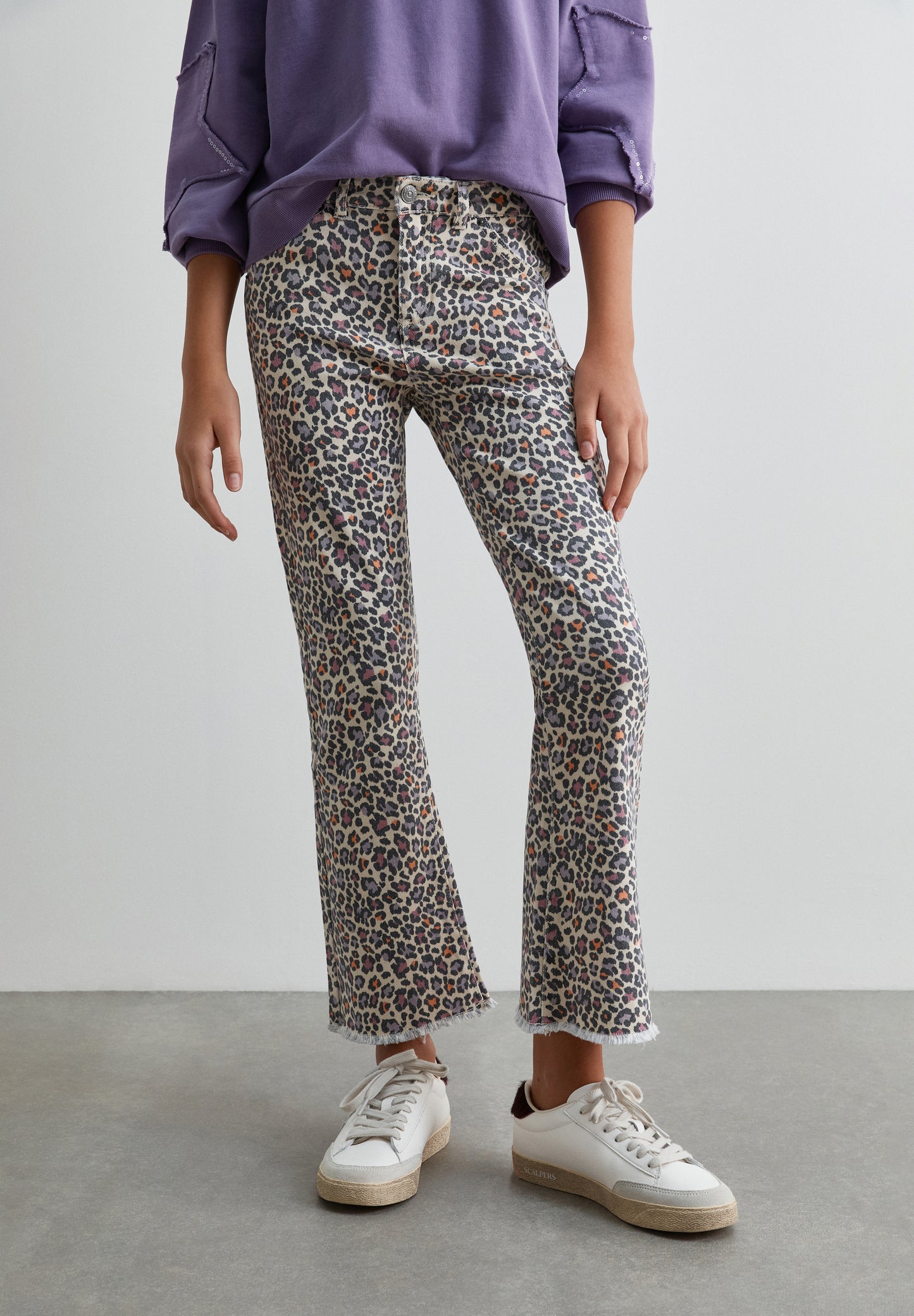 PANTALÓN FLARE ESTAMPADO ANIMAL