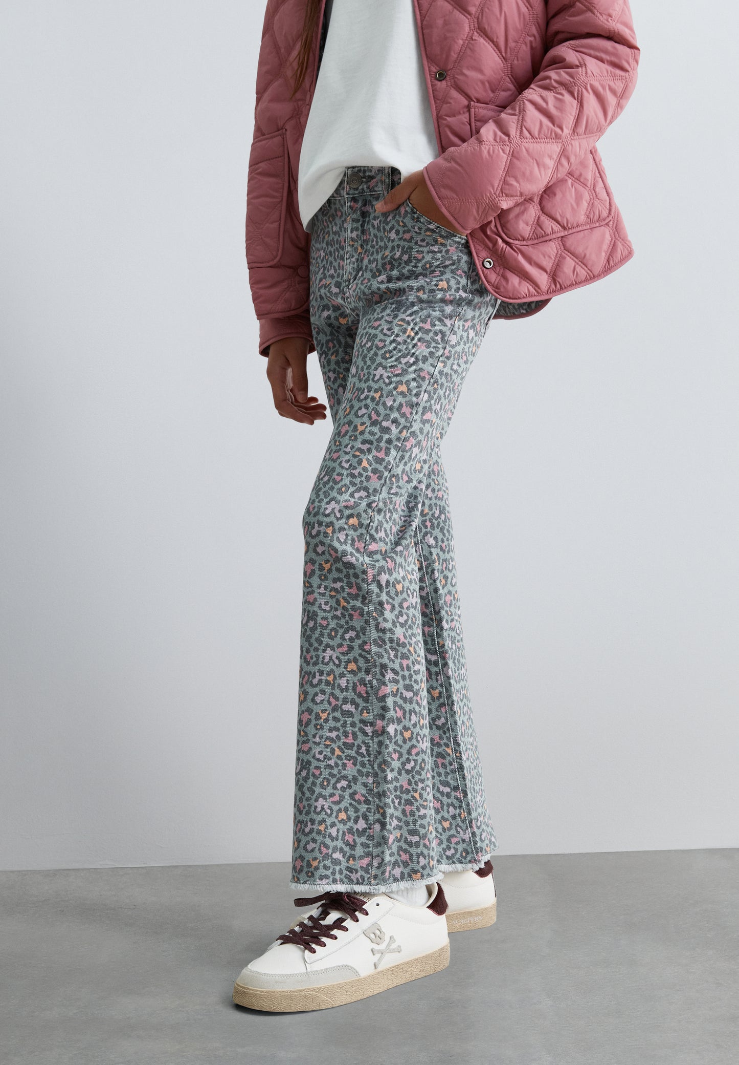PANTALÓN FLARE ESTAMPADO ANIMAL