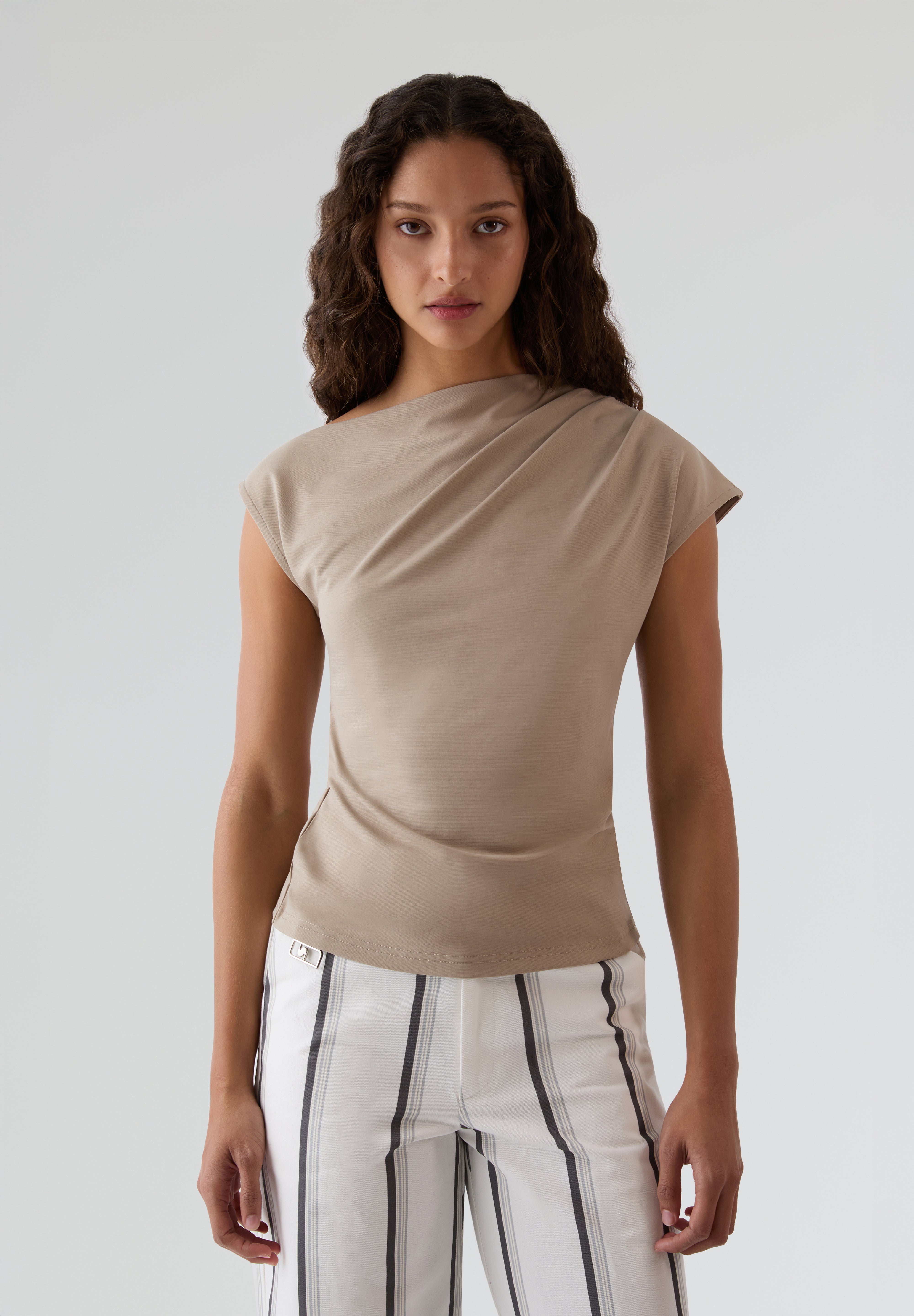 SELECTED | TOP MOLLY
