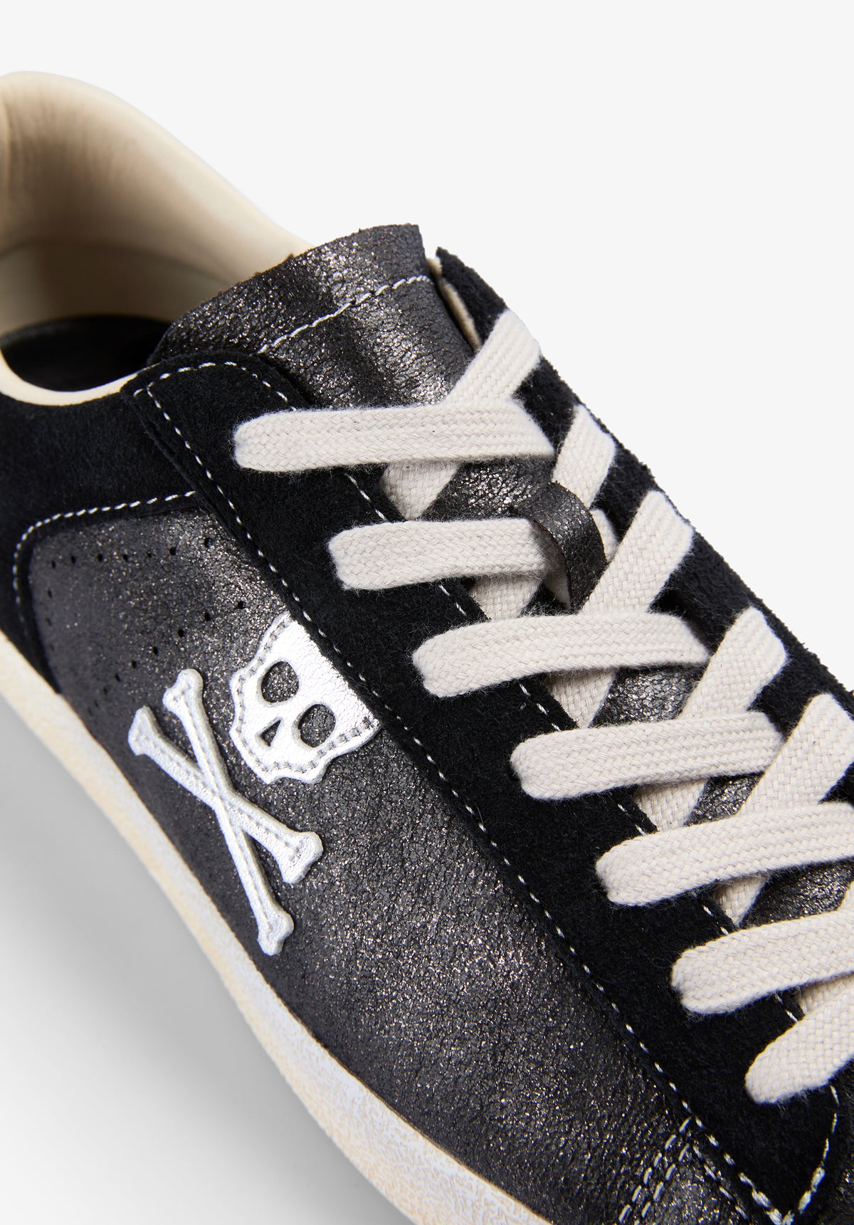 SNEAKERS METALIZADAS CALAVERA