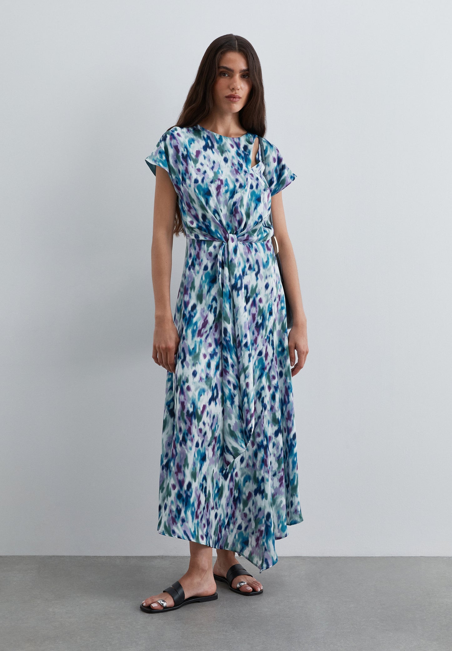 VESTIDO MIDI ESTAMPADO CON LAZADA