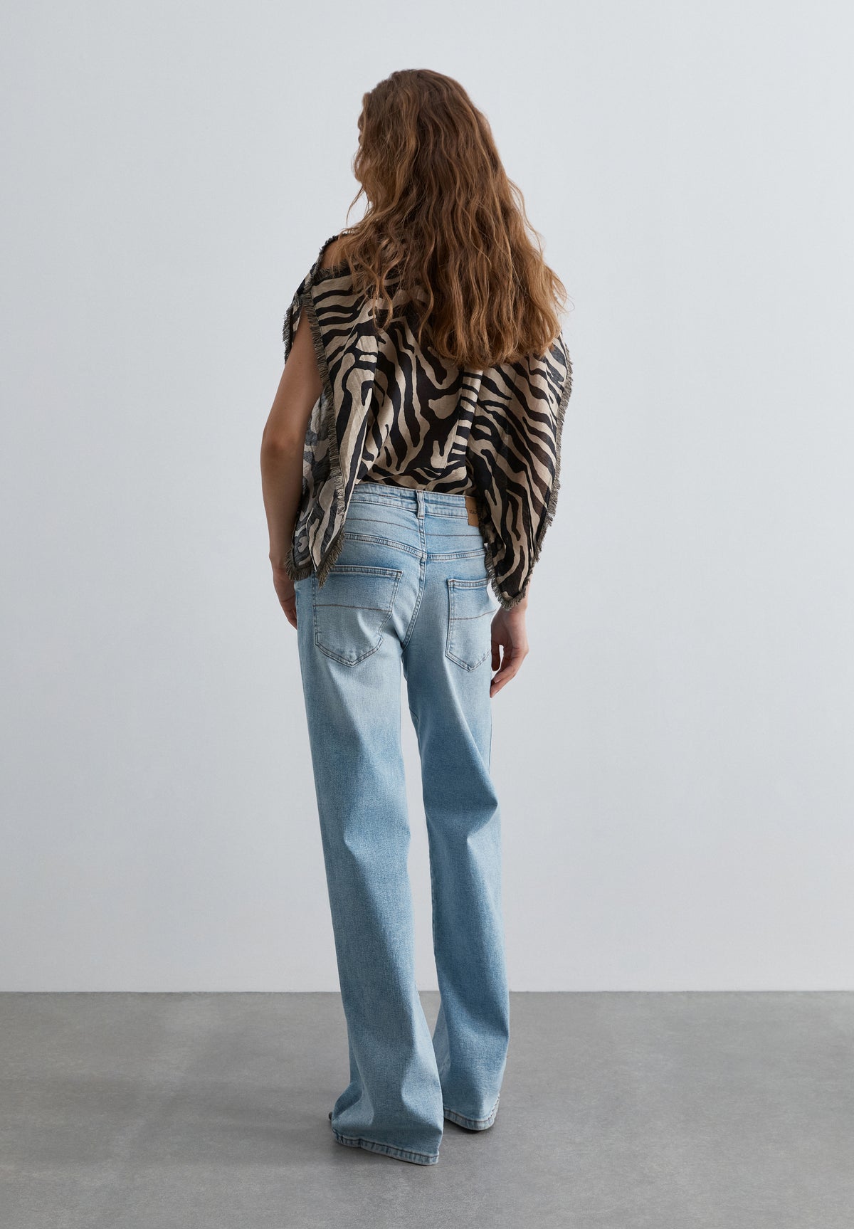 PANTALÓN DENIM TIRO MEDIO