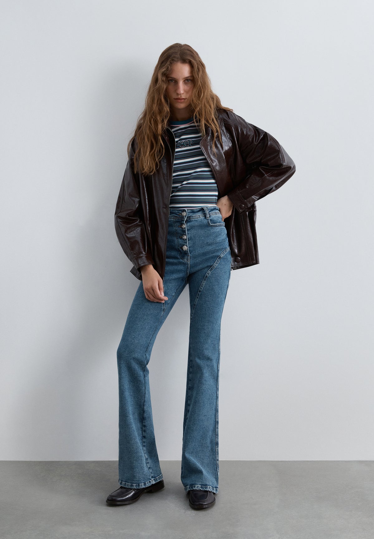 JEANS BOOTCUT TIRO ALTO