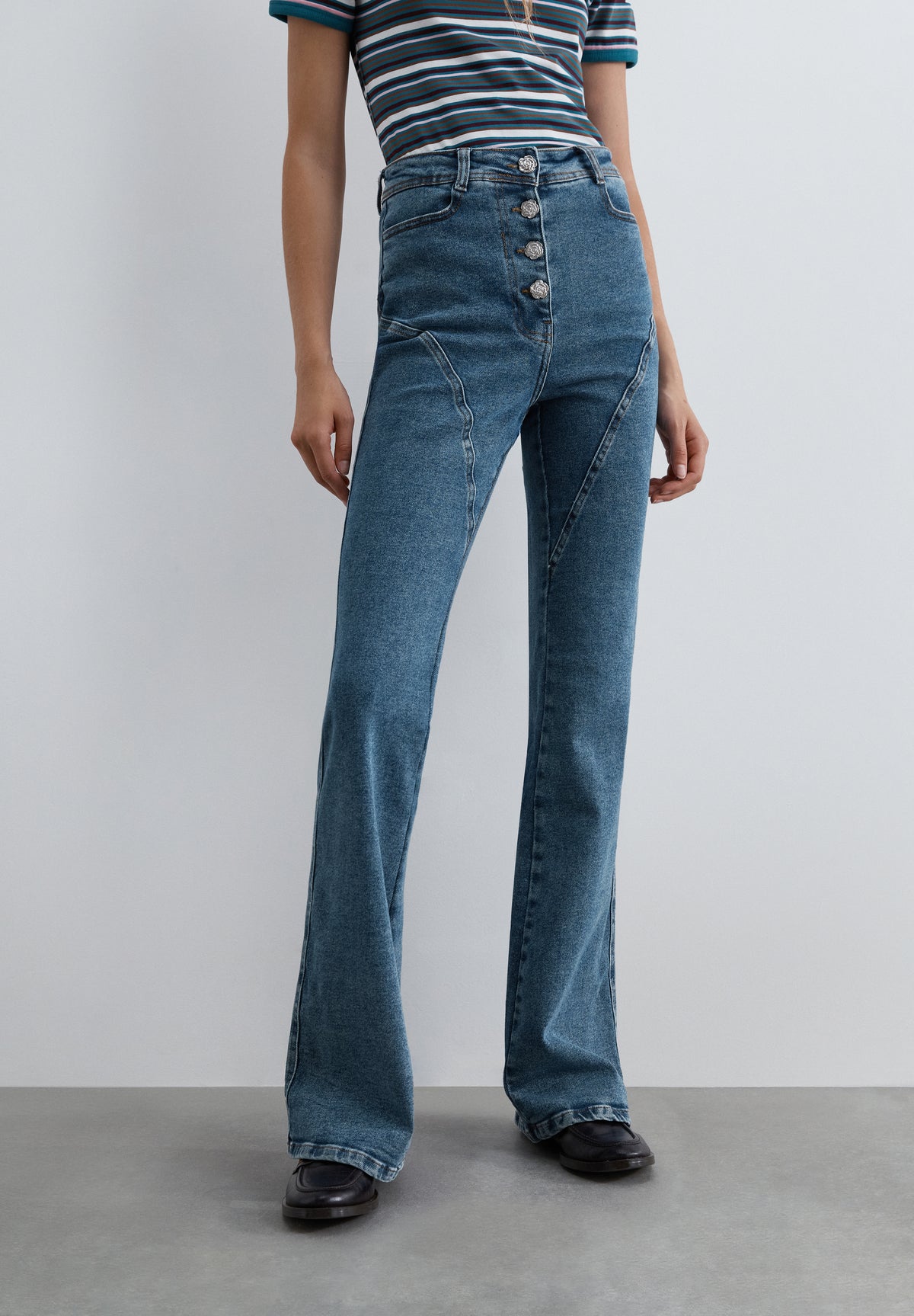 JEANS BOOTCUT TIRO ALTO