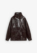 CHAQUETA CUELLO ALTO EFECTO CHAROL
