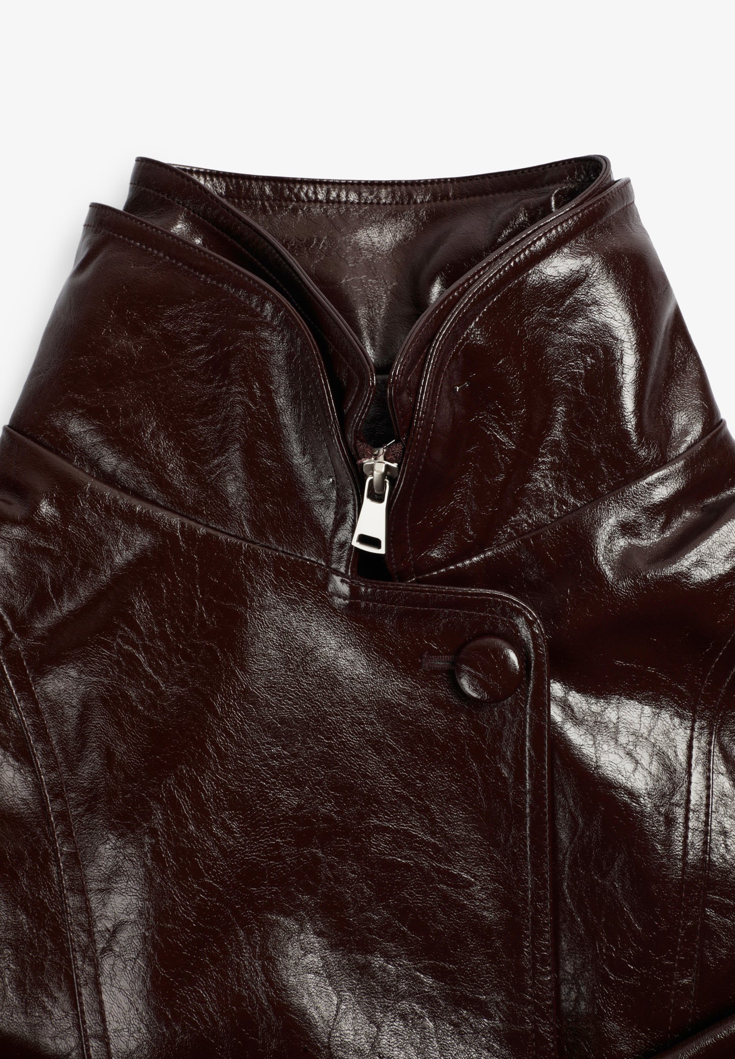 CHAQUETA CUELLO ALTO EFECTO CHAROL