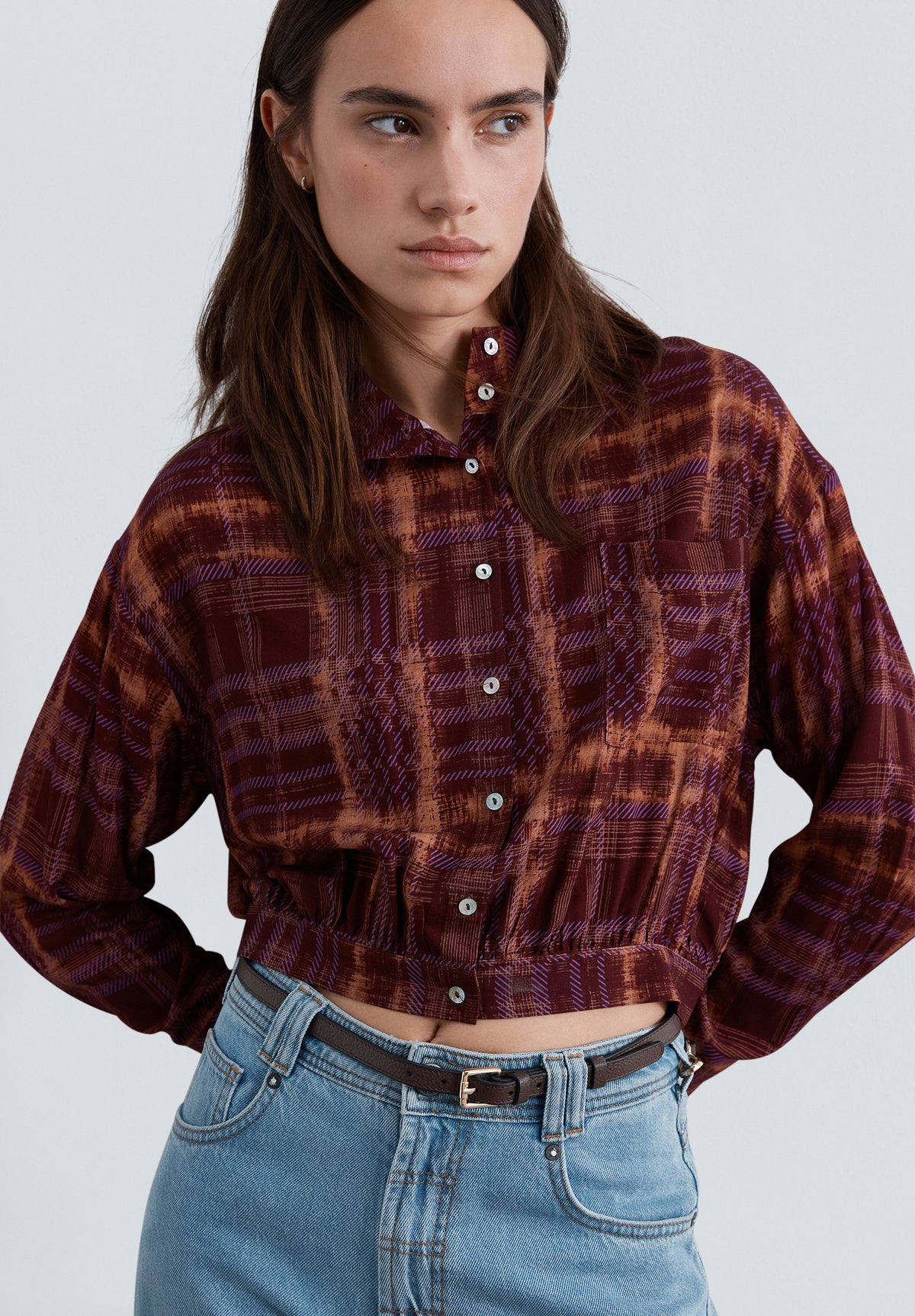 CAMISA ESTAMPADA CUELLO ALTO