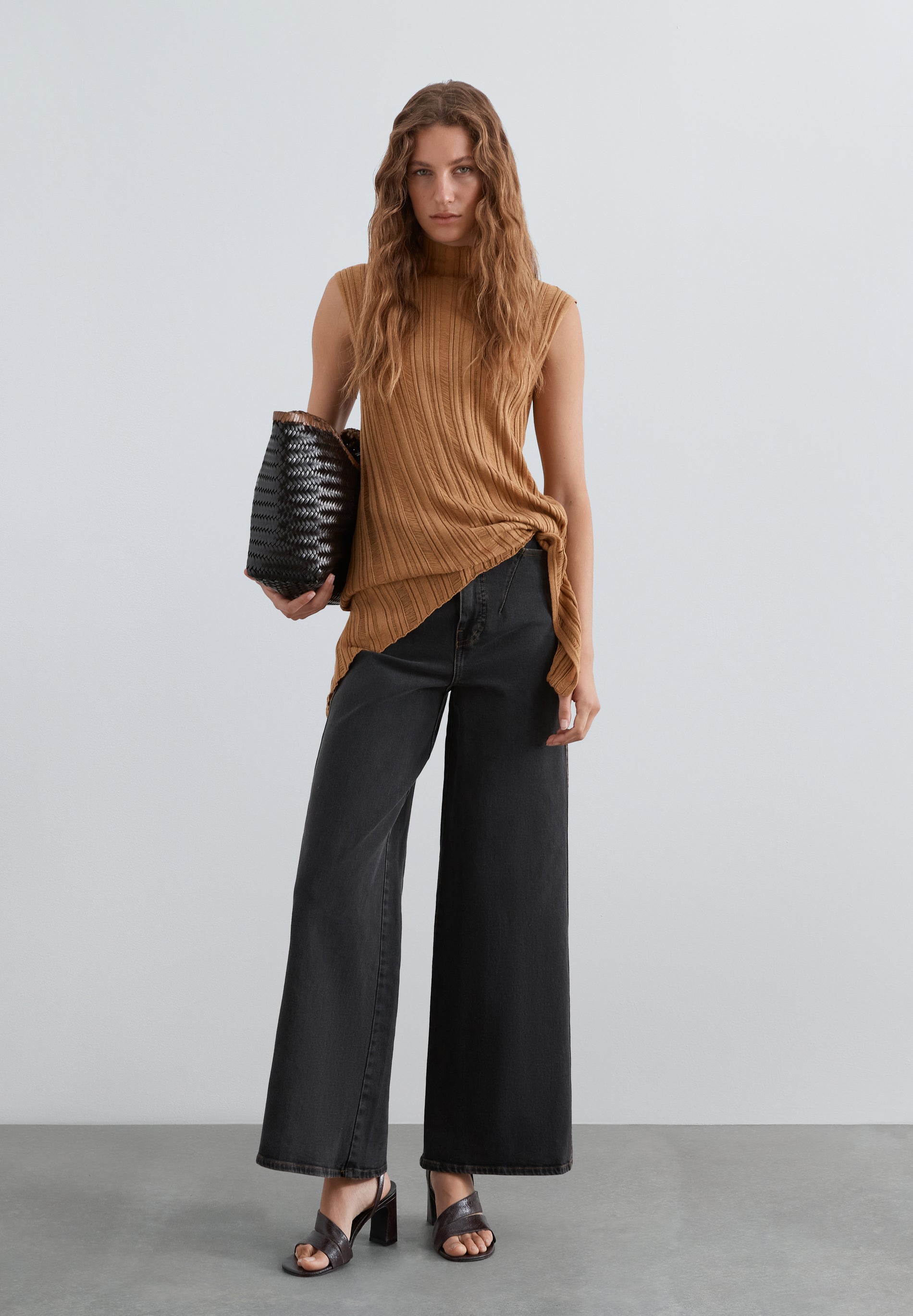 JEANS WIDE LEG TIRO ALTO