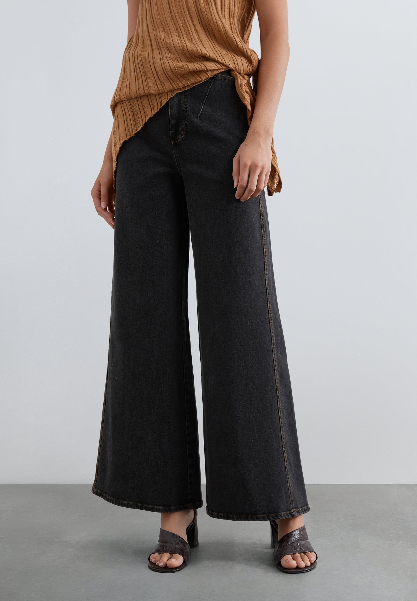 JEANS WIDE LEG TIRO ALTO