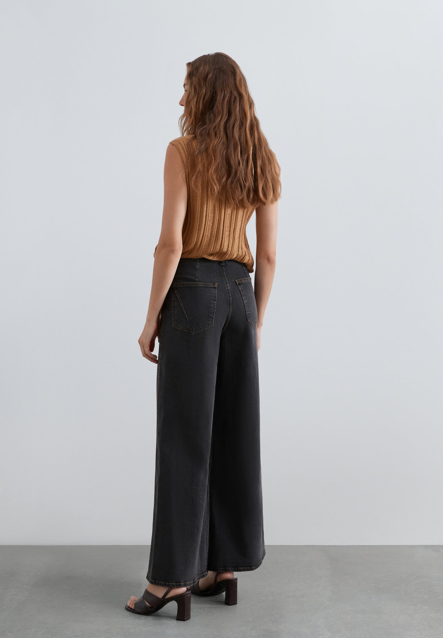 JEANS WIDE LEG TIRO ALTO