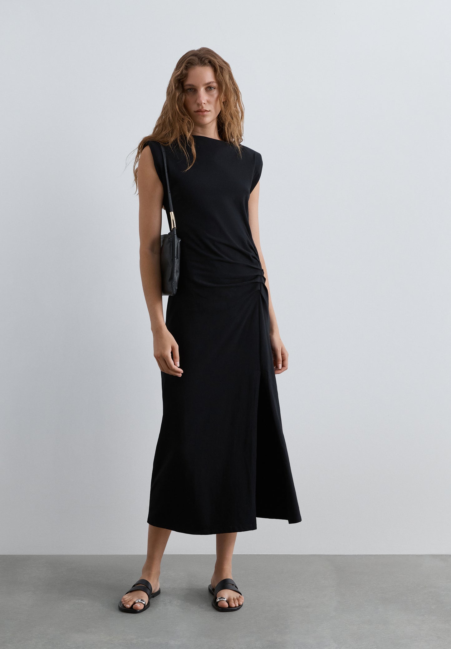 VESTIDO MIDI DRAPEADO LATERAL