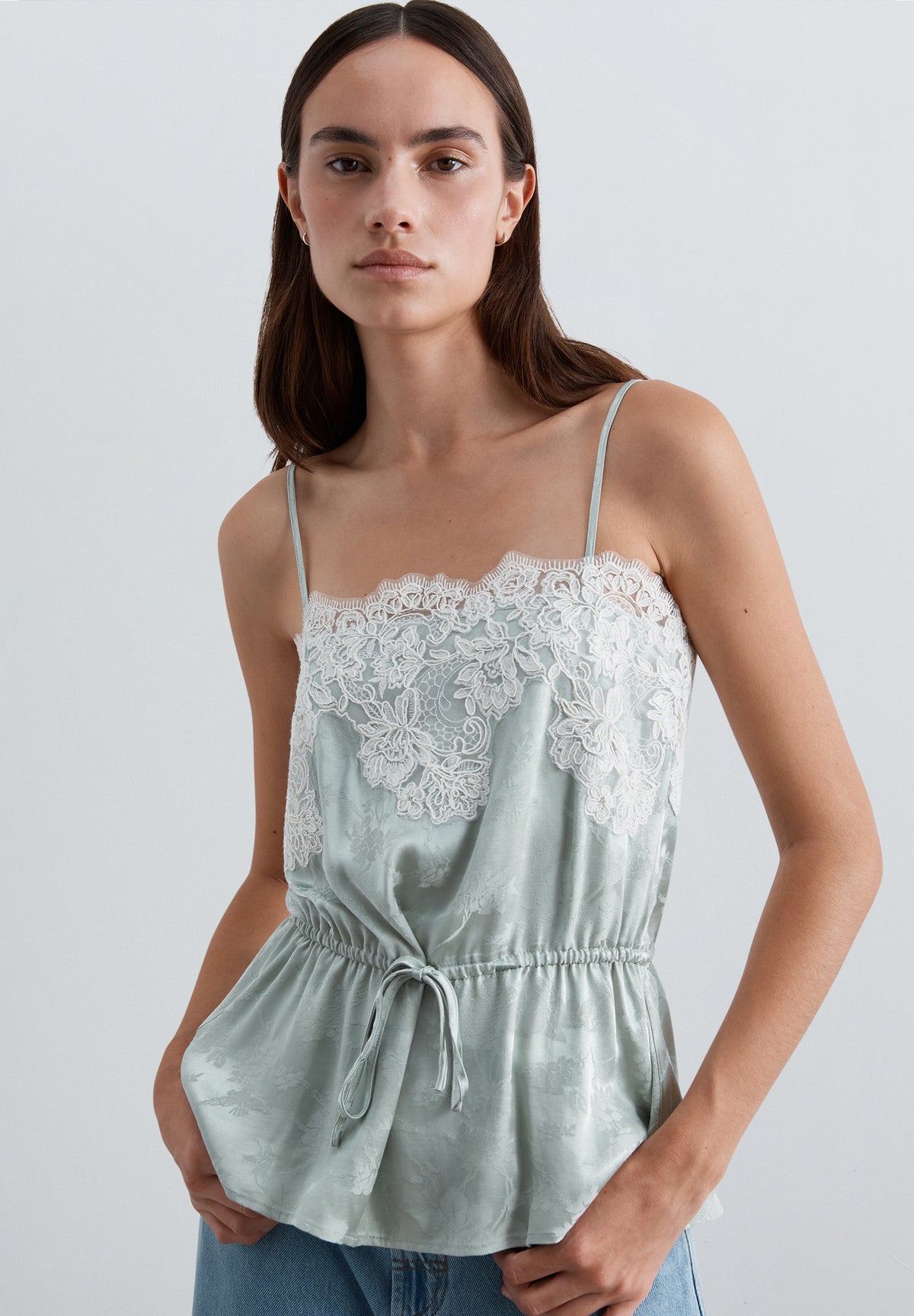 TOP JACQUARD CON ENCAJE