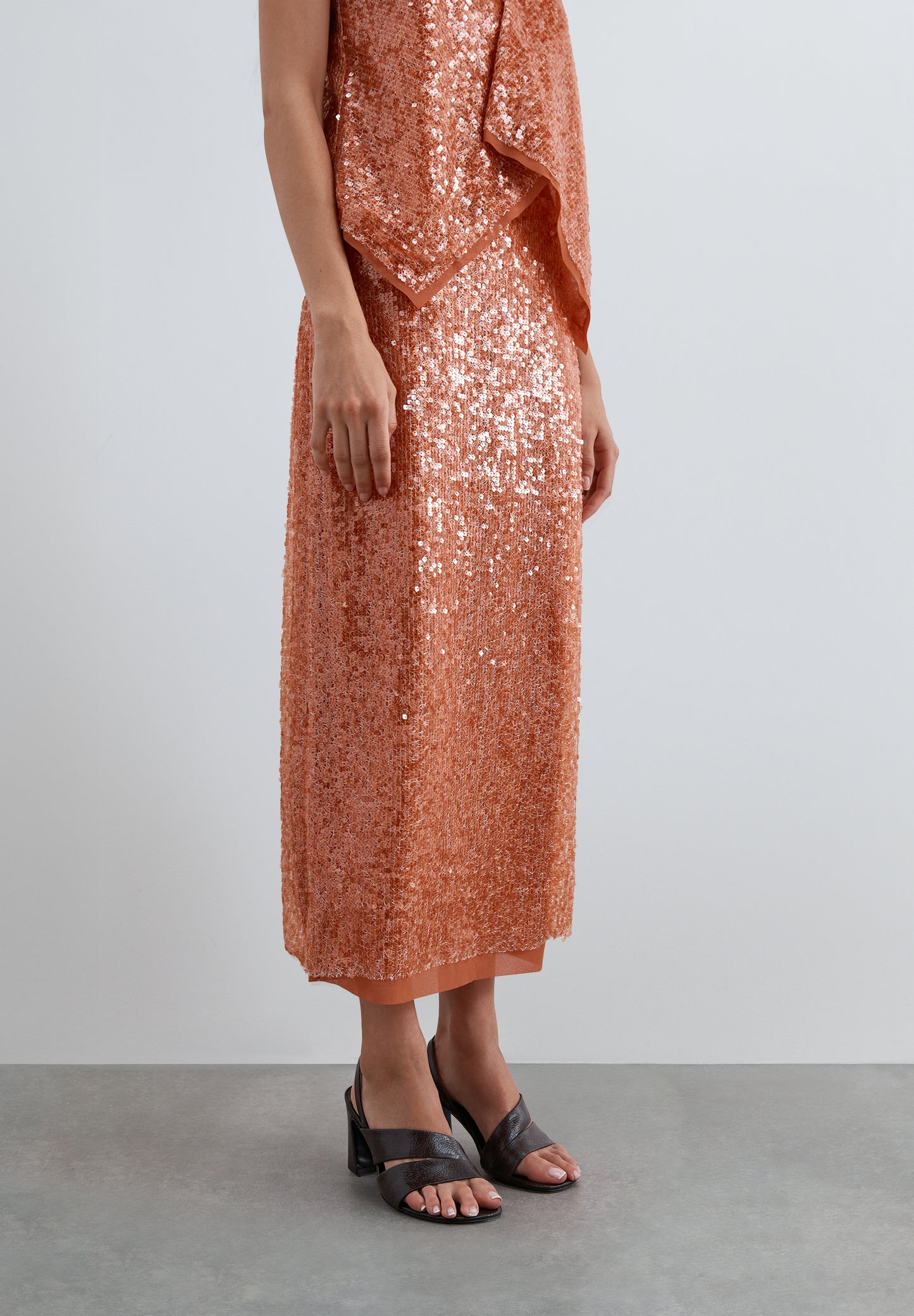 FALDA MIDI DE LENTEJUELAS