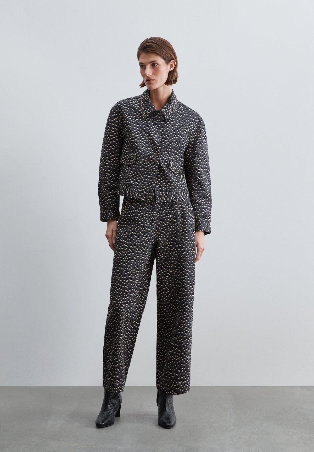 CHAQUETA ESTAMPADA STUDS