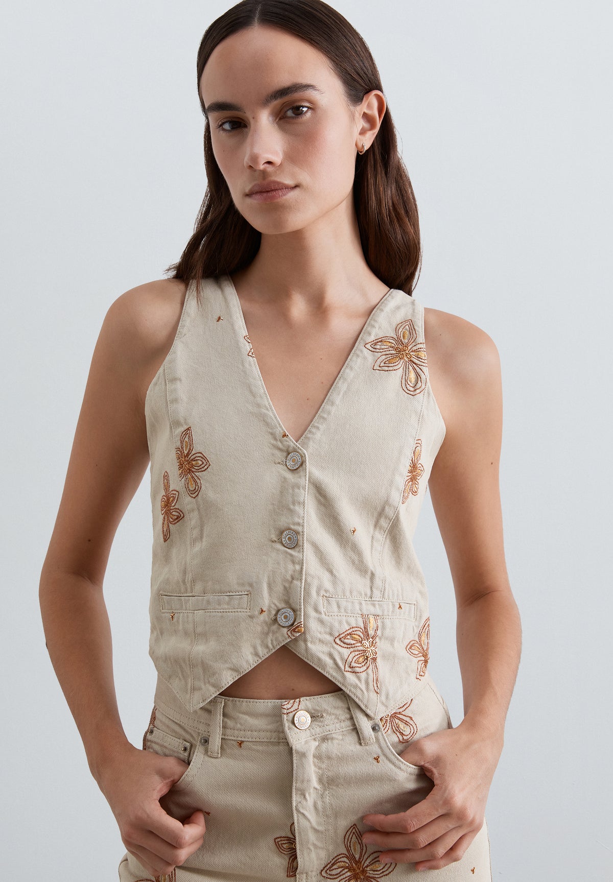 CHALECO DENIM BORDADOS FLORALES