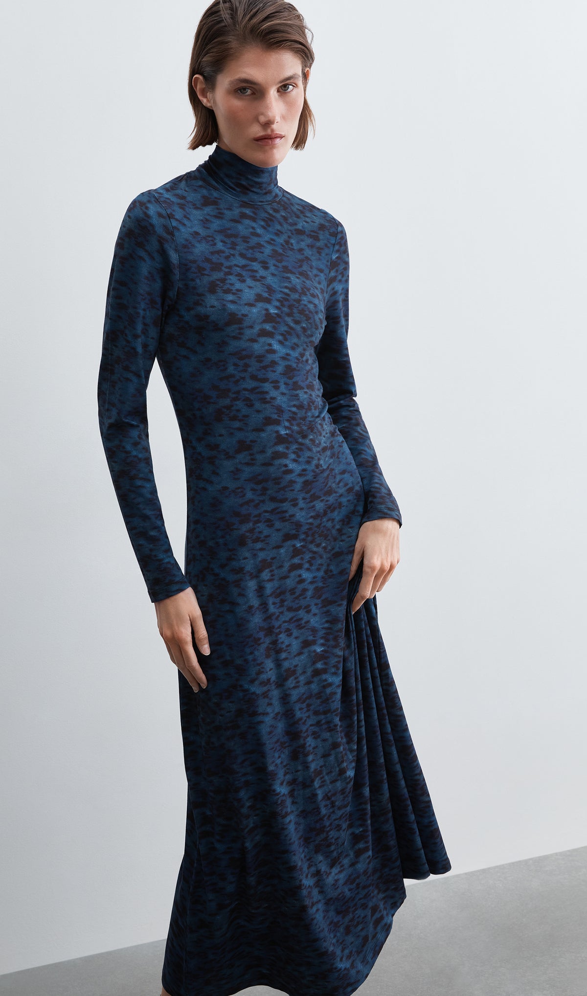 VESTIDO MIDI CUELLO PERKINS