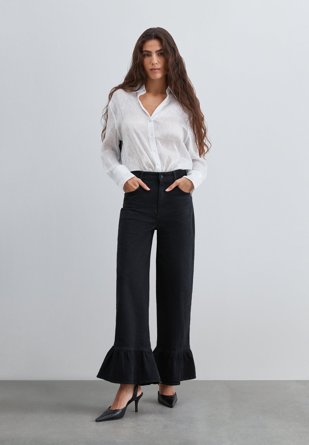 JEANS DETALLE VOLANTE