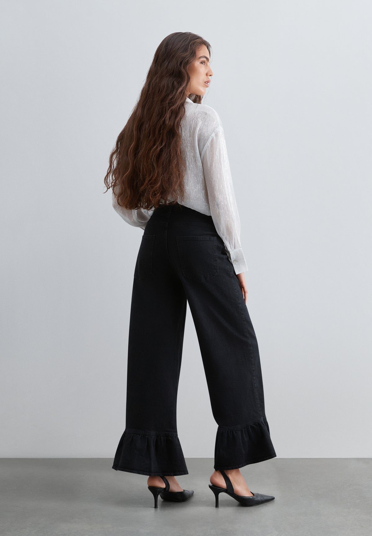 JEANS DETALLE VOLANTE