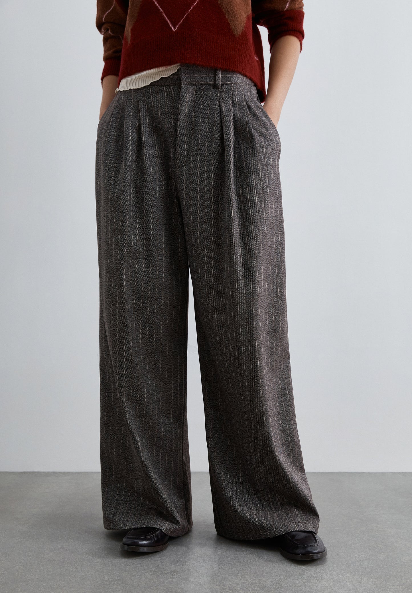 PANTALÓN PINZAS RAYA DIPLOMÁTICA