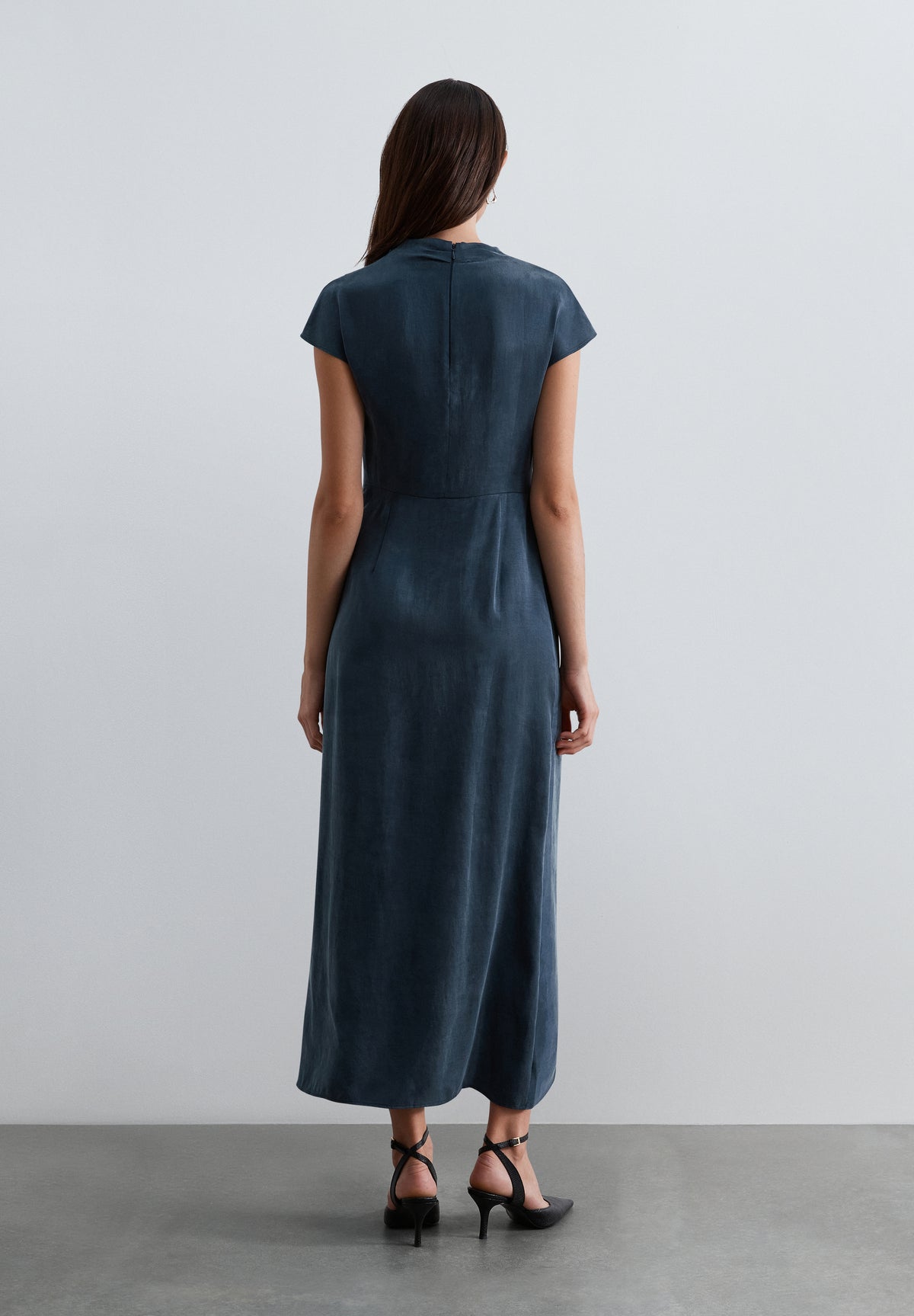 VESTIDO FLUIDO DRAPEADO LATERAL
