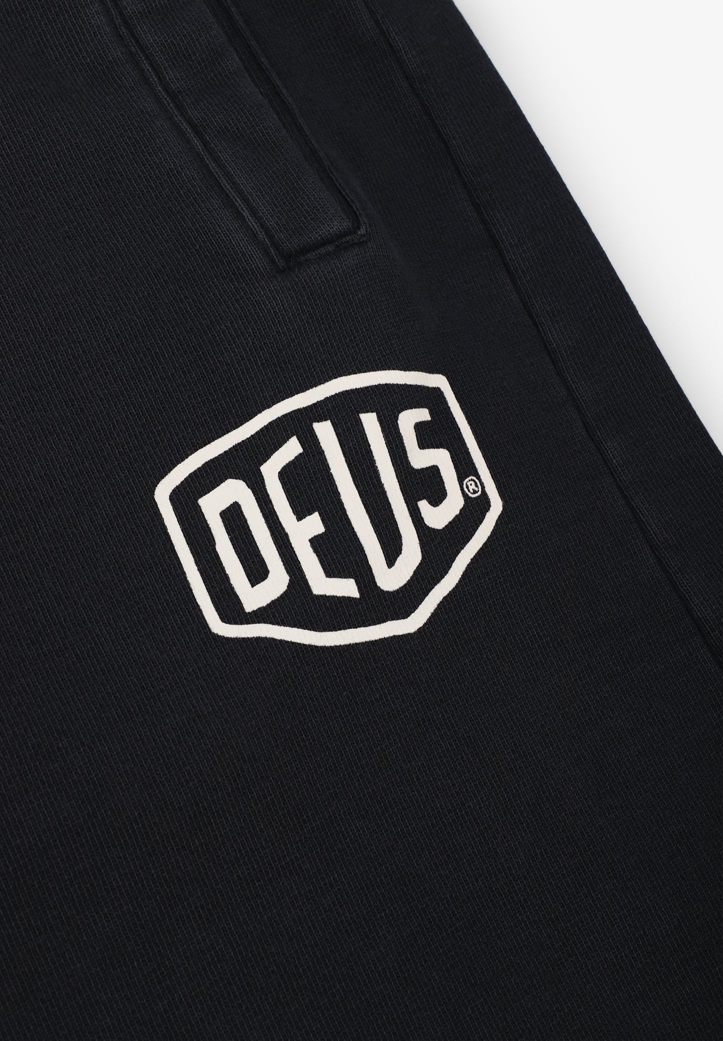 DEUS EX MACHINA | BERMUDAS SHIELD GARMENT DYED