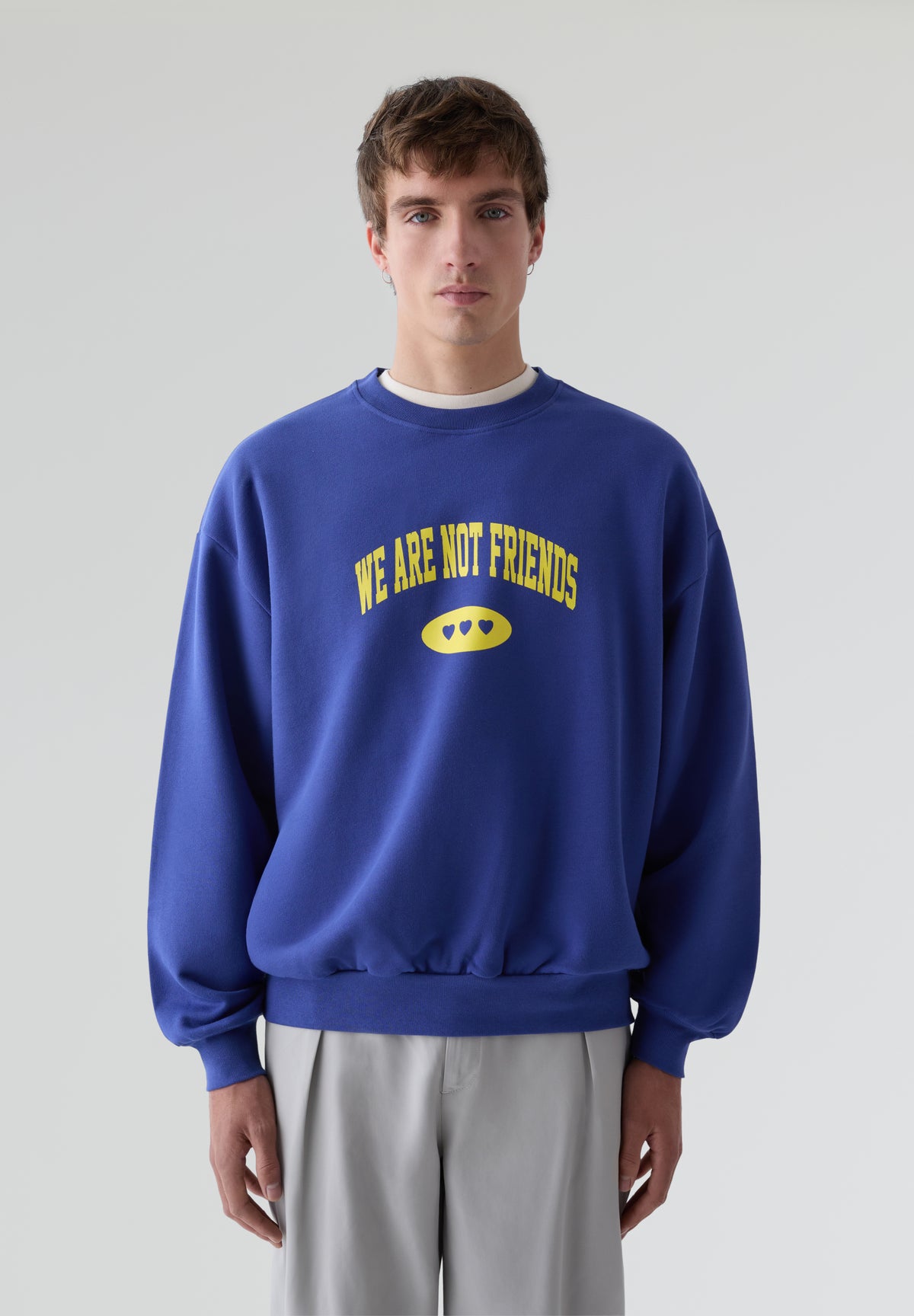 WE ARE NOT FRIENDS | SUDADERA U FRIENDS