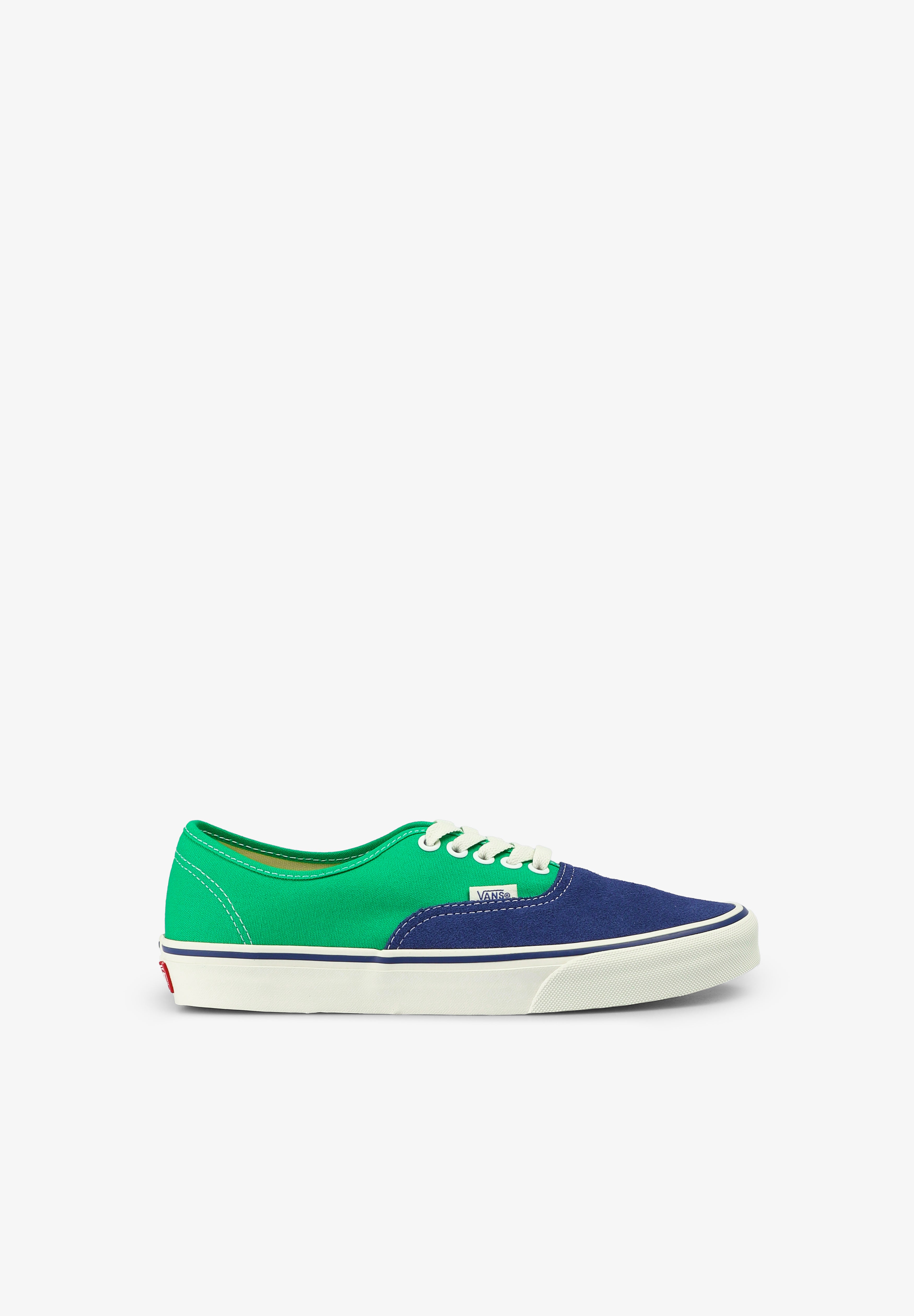 VANS | AUTHENTIC