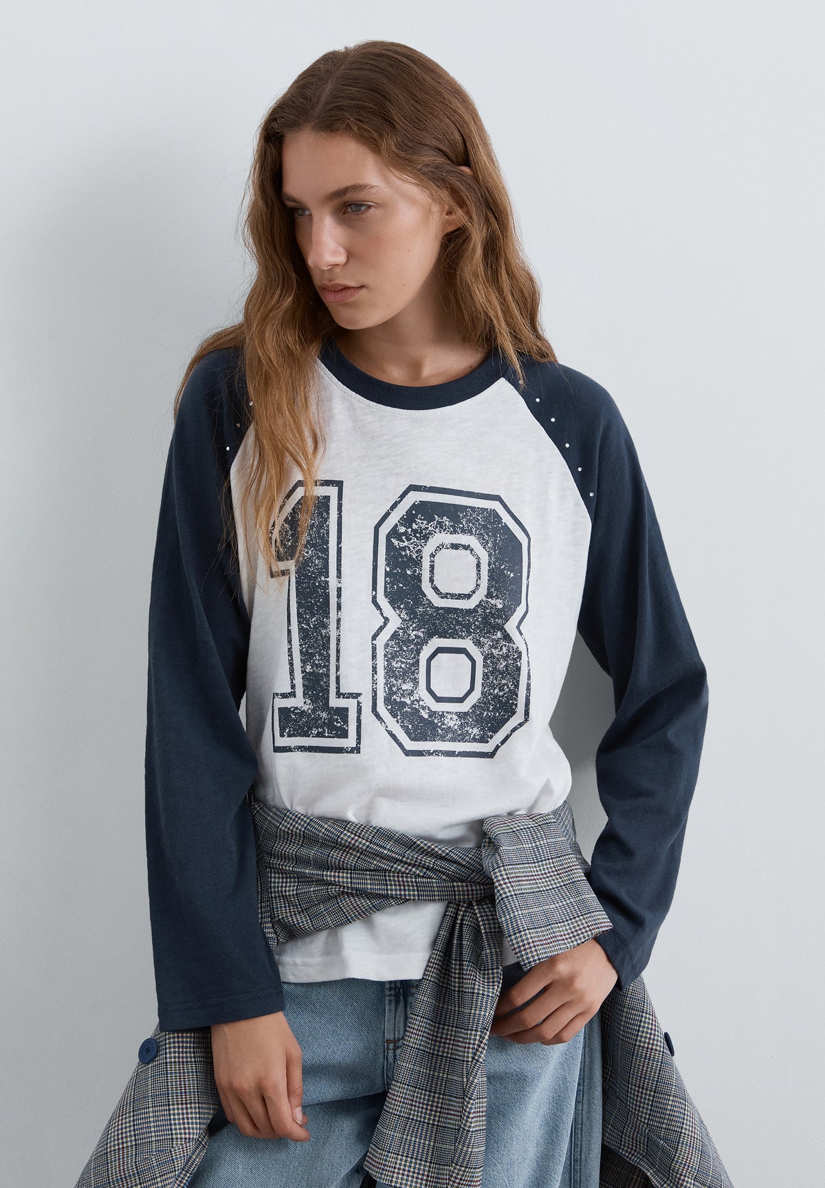 CAMISETA ESTAMPADA MANGAS CONTRASTE
