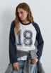 CAMISETA ESTAMPADA MANGAS CONTRASTE
