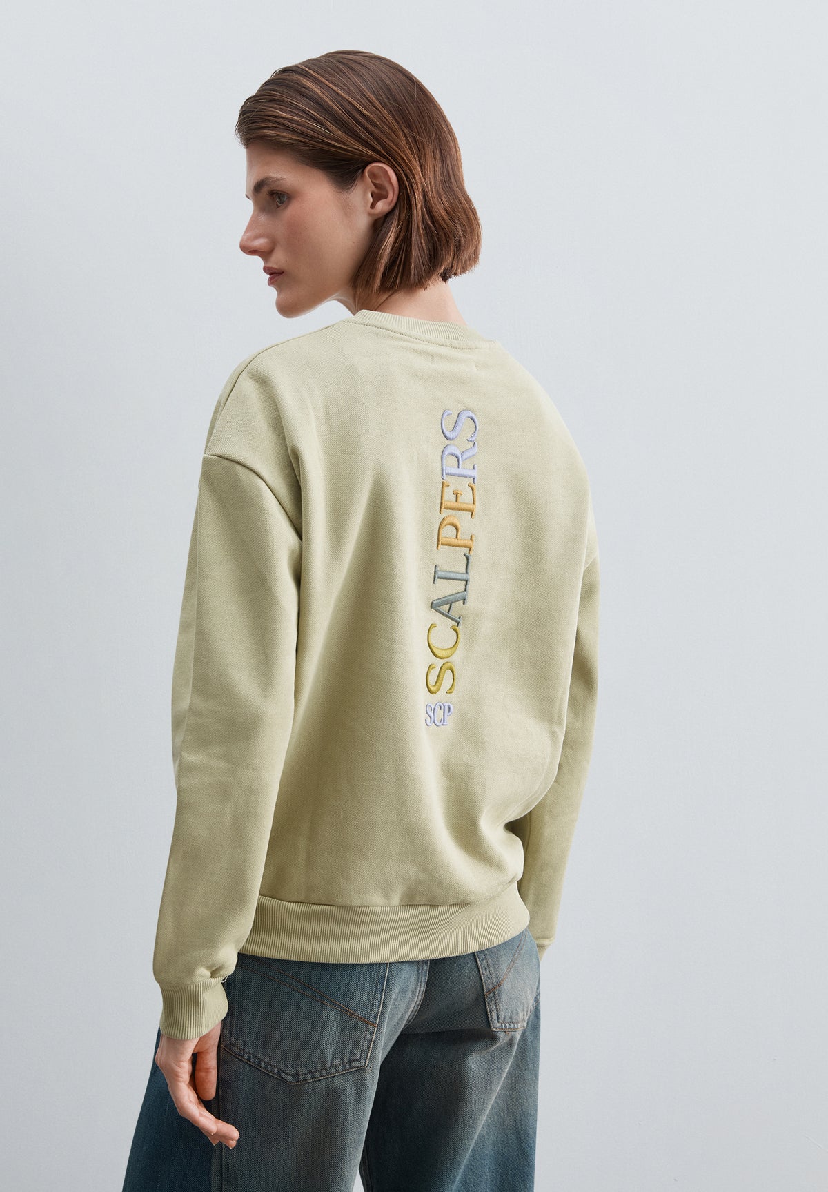 SUDADERA BORDADO TRASERO LOGO