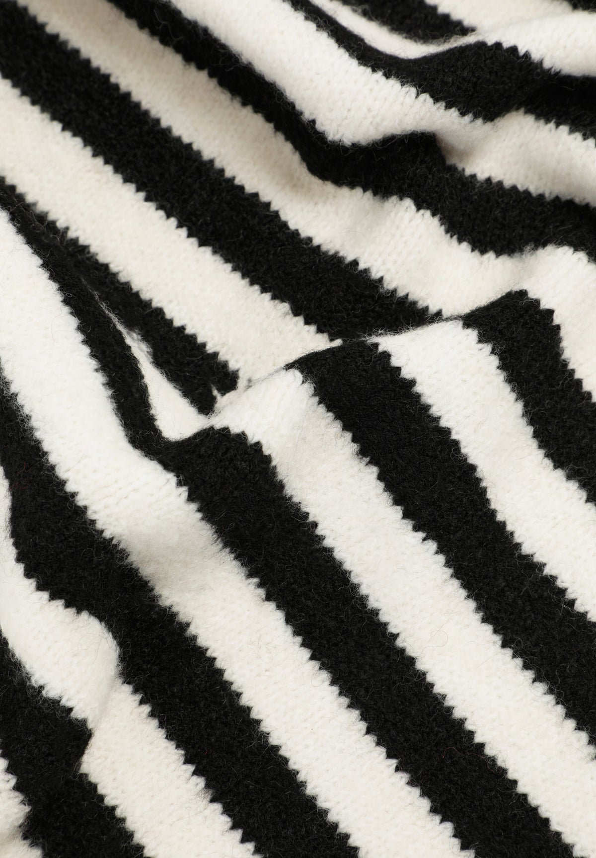 SCSTRIPESTRIANGLEBEADS SCARF