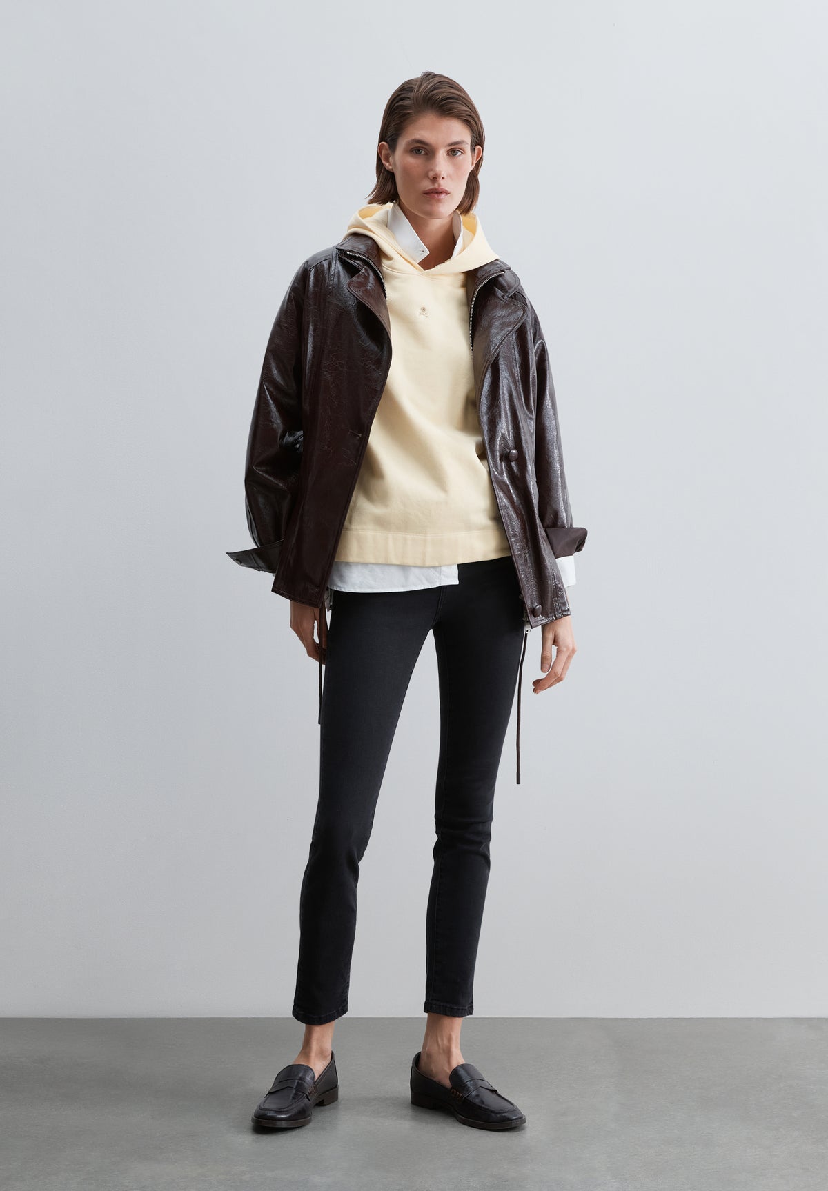 SUDADERA BÁSICA CON CAPUCHA