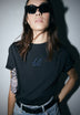 CAMISETA HOMBRERAS DETALLE BORDADO