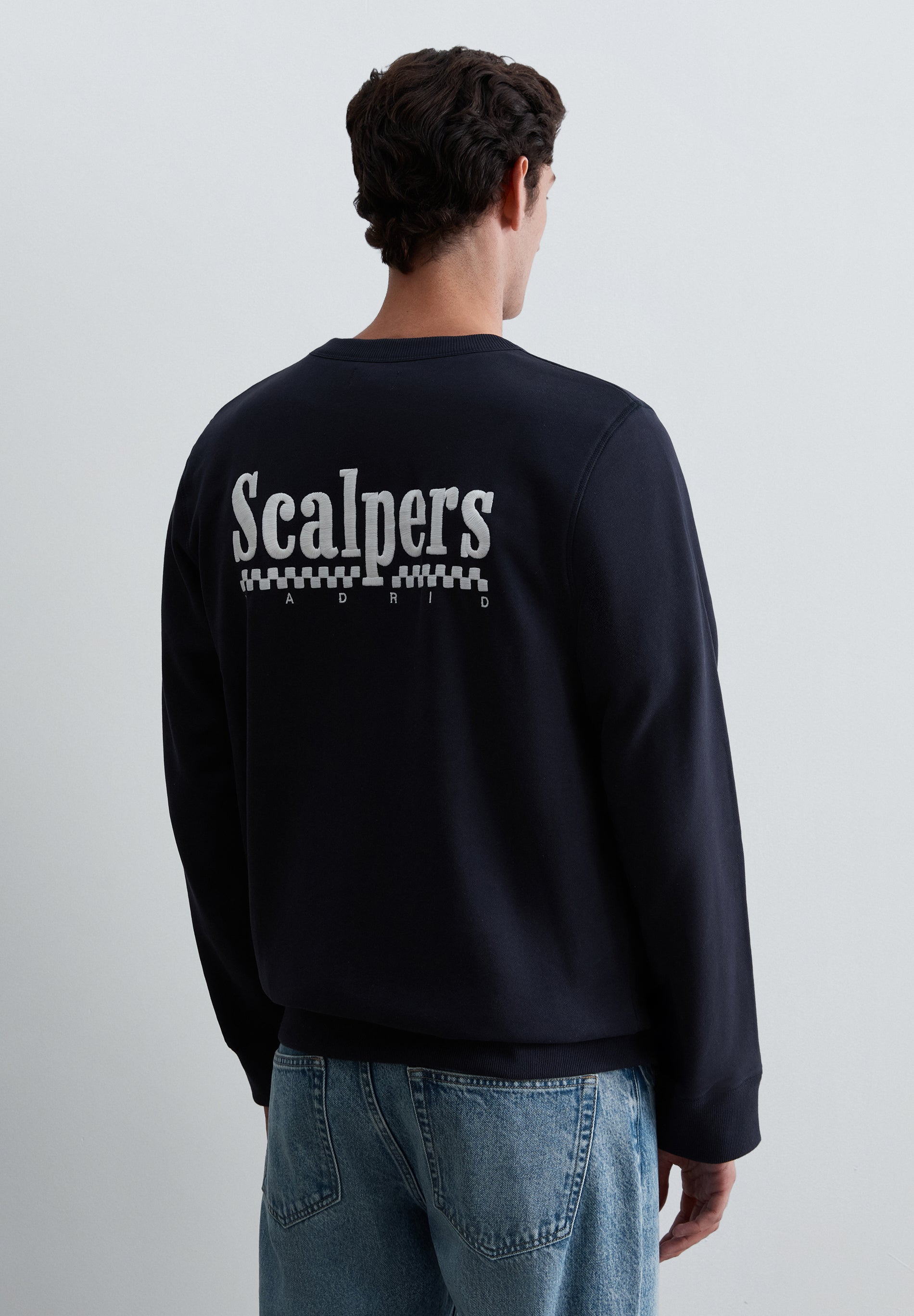 SUDADERA LOGO TRASERO BORDADO