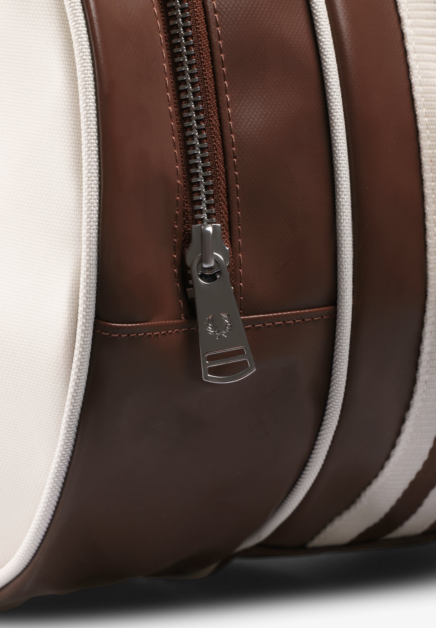 FRED PERRY | BOLSA CLASSIC BARREL