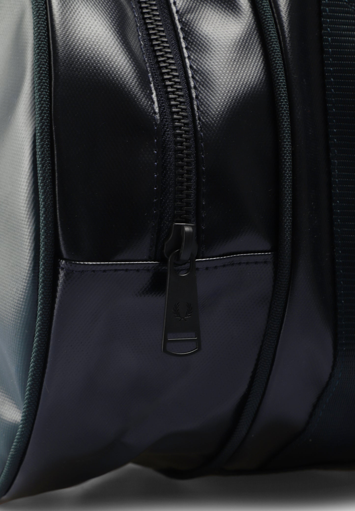 FRED PERRY | BOLSA CLASSIC BARREL