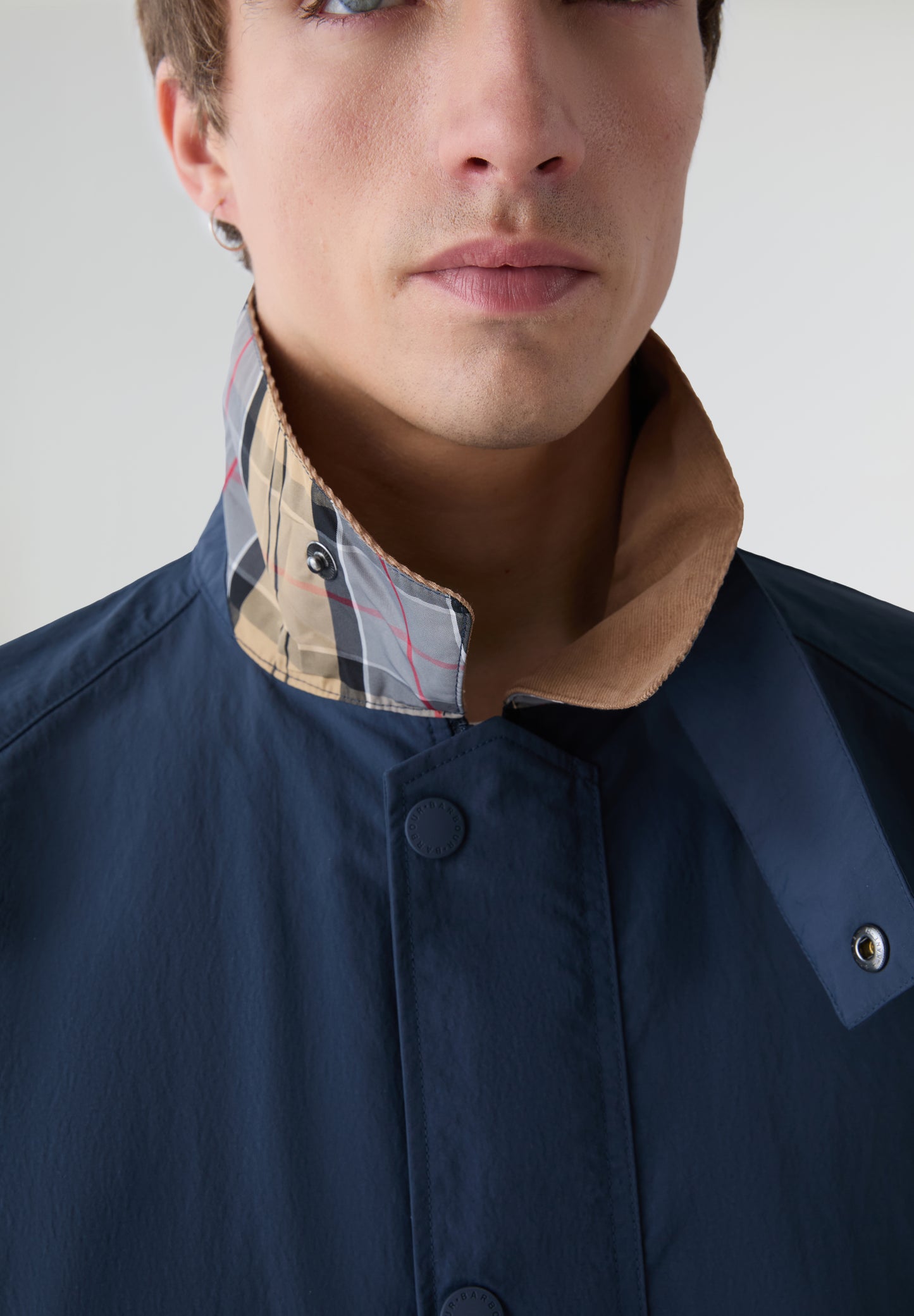 BARBOUR | CHAQUETA TRACKER SHOWERPROOF