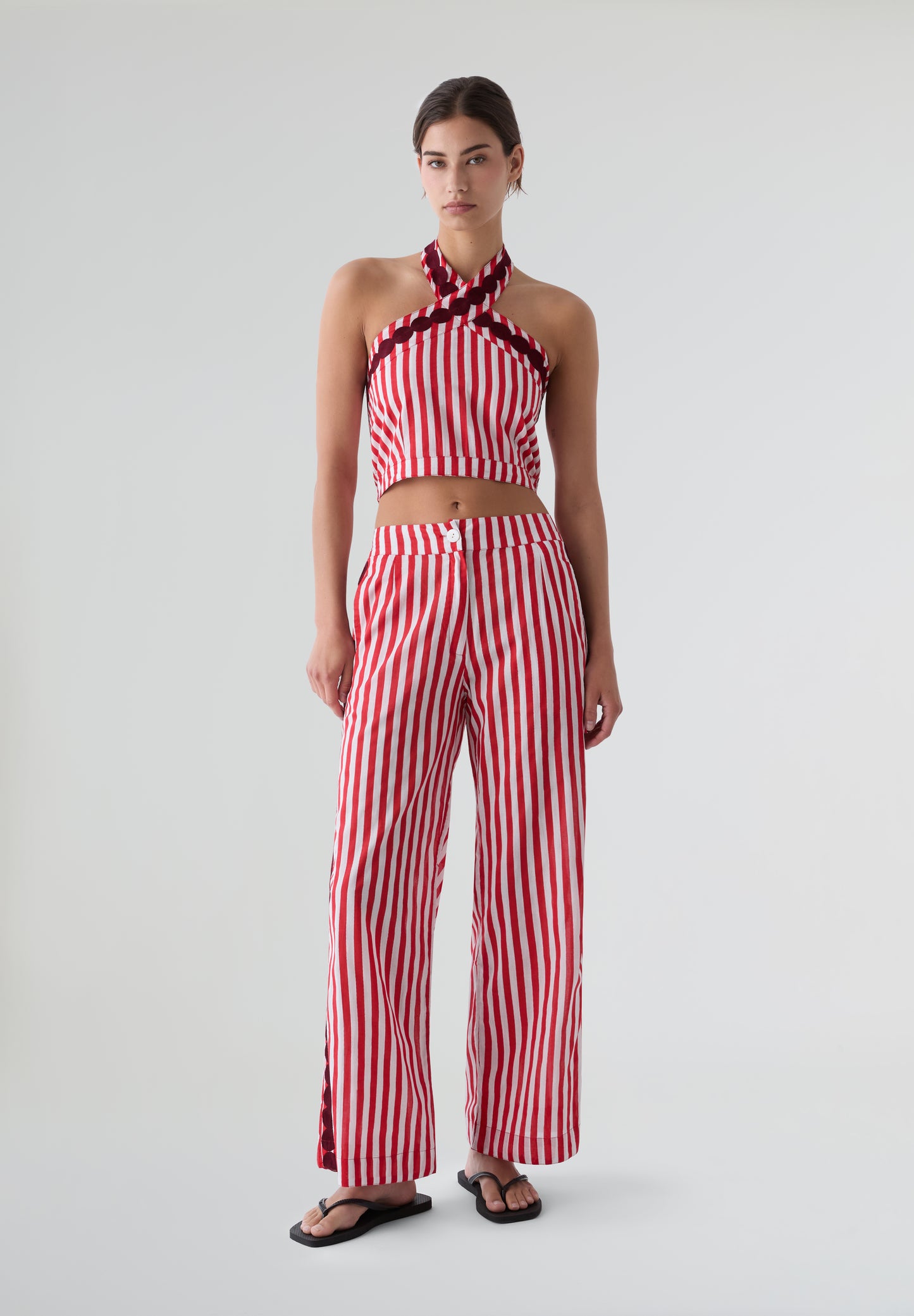BABBAKI | TOP HALTER BORDADO RUBY
