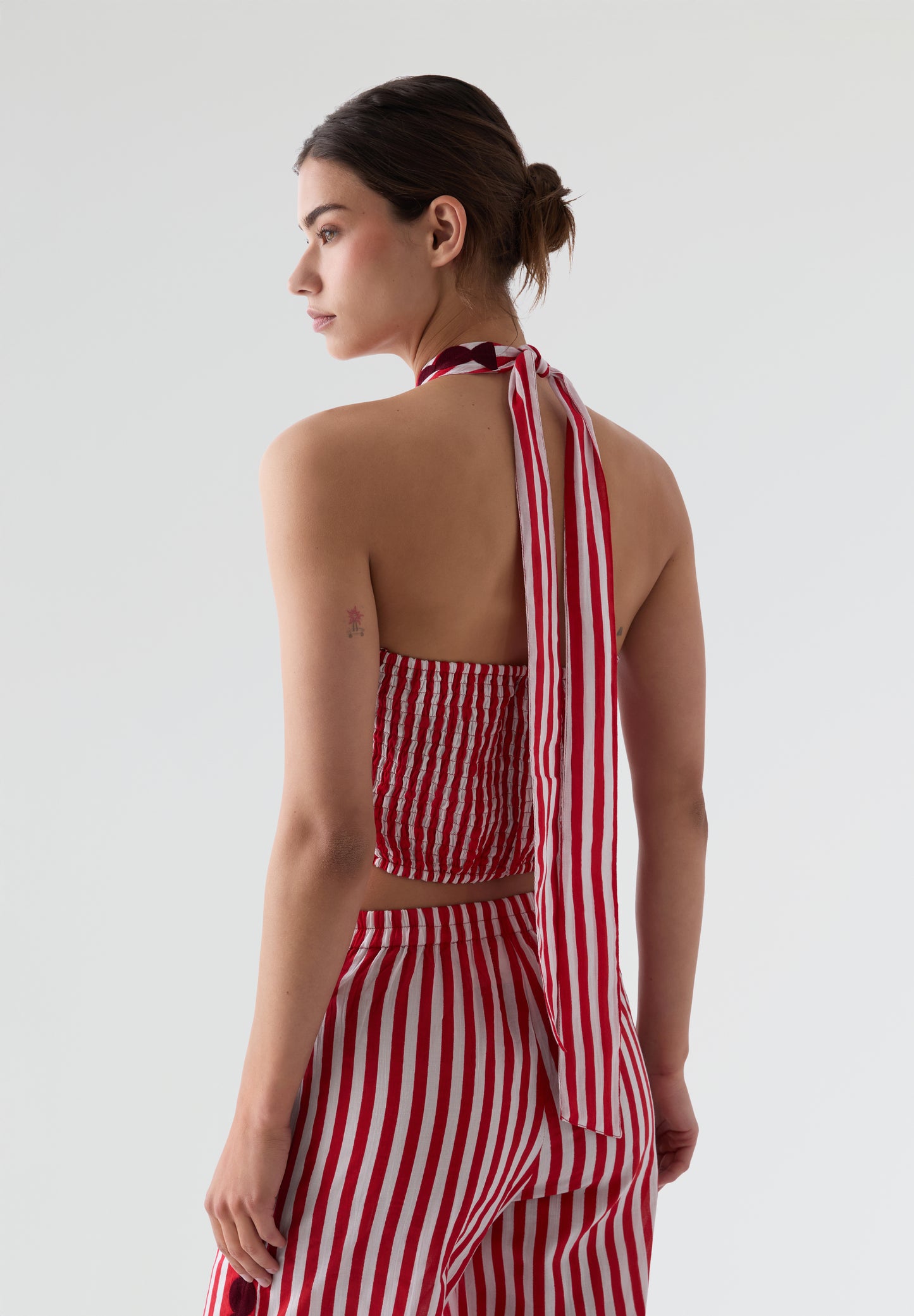 BABBAKI | TOP HALTER BORDADO RUBY