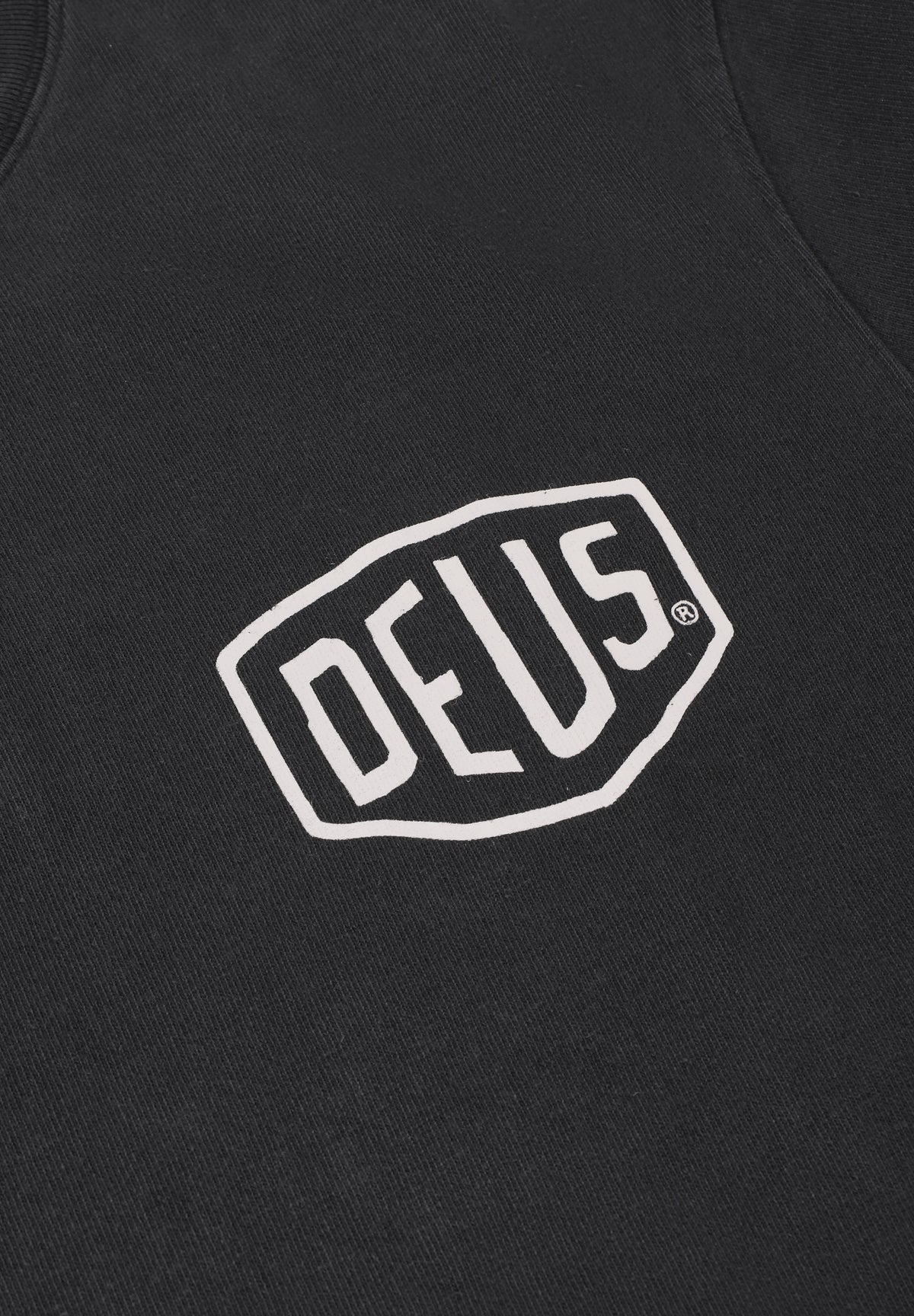 DEUS EX MACHINA | CAMISETA SHIELD GD