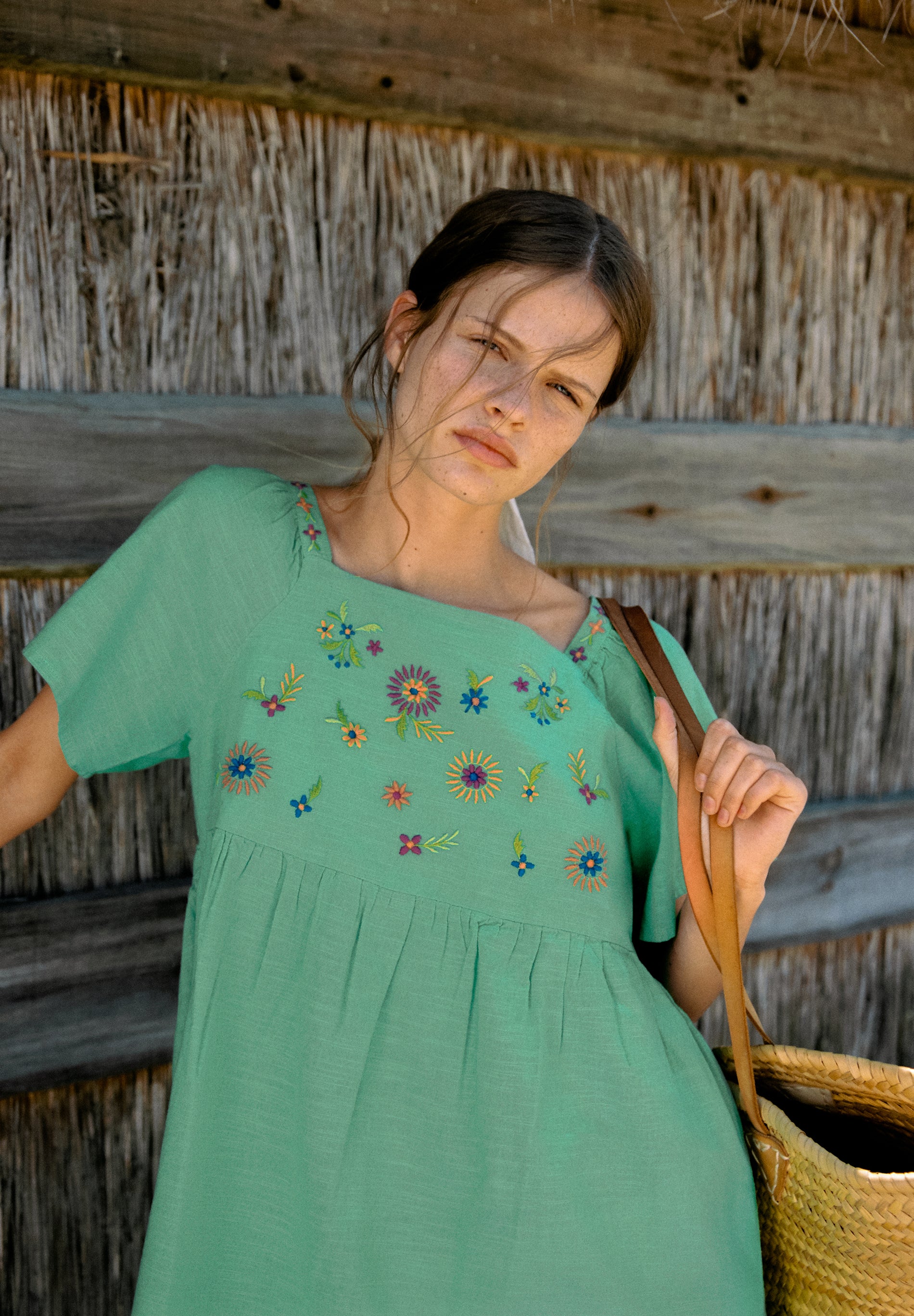 VESTIDO BORDADOS FLORES ALGODÓN
