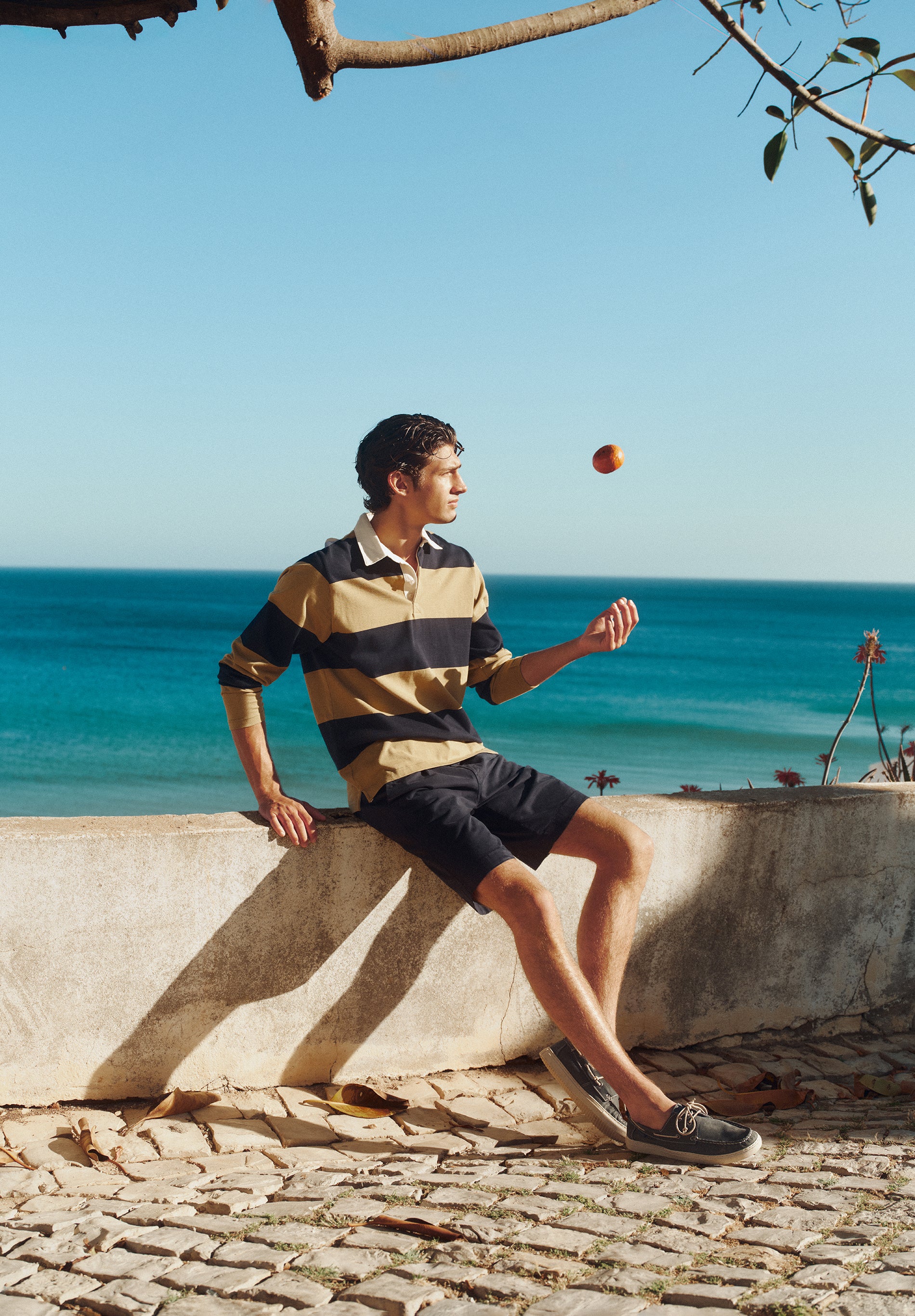 BERMUDAS PINZAS FRONTALES