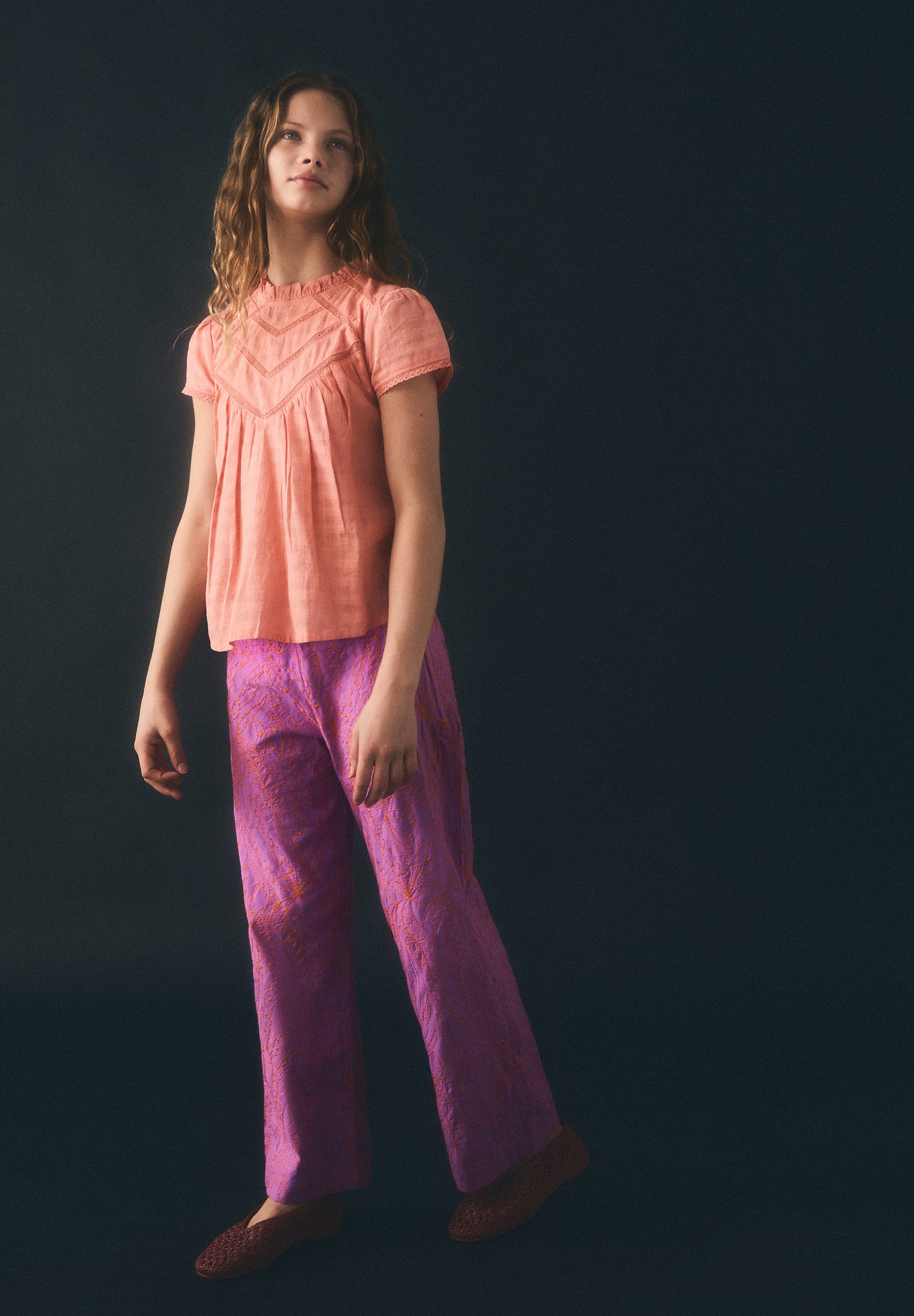 PANTALÓN BORDADOS CONTRASTE