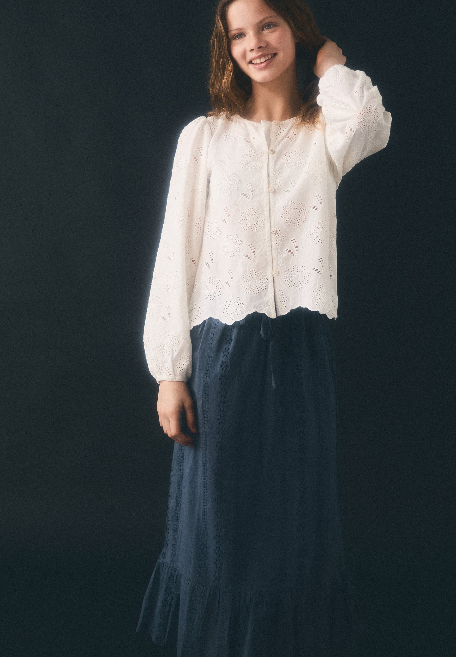 BLUSA PERFORADA BOTONES