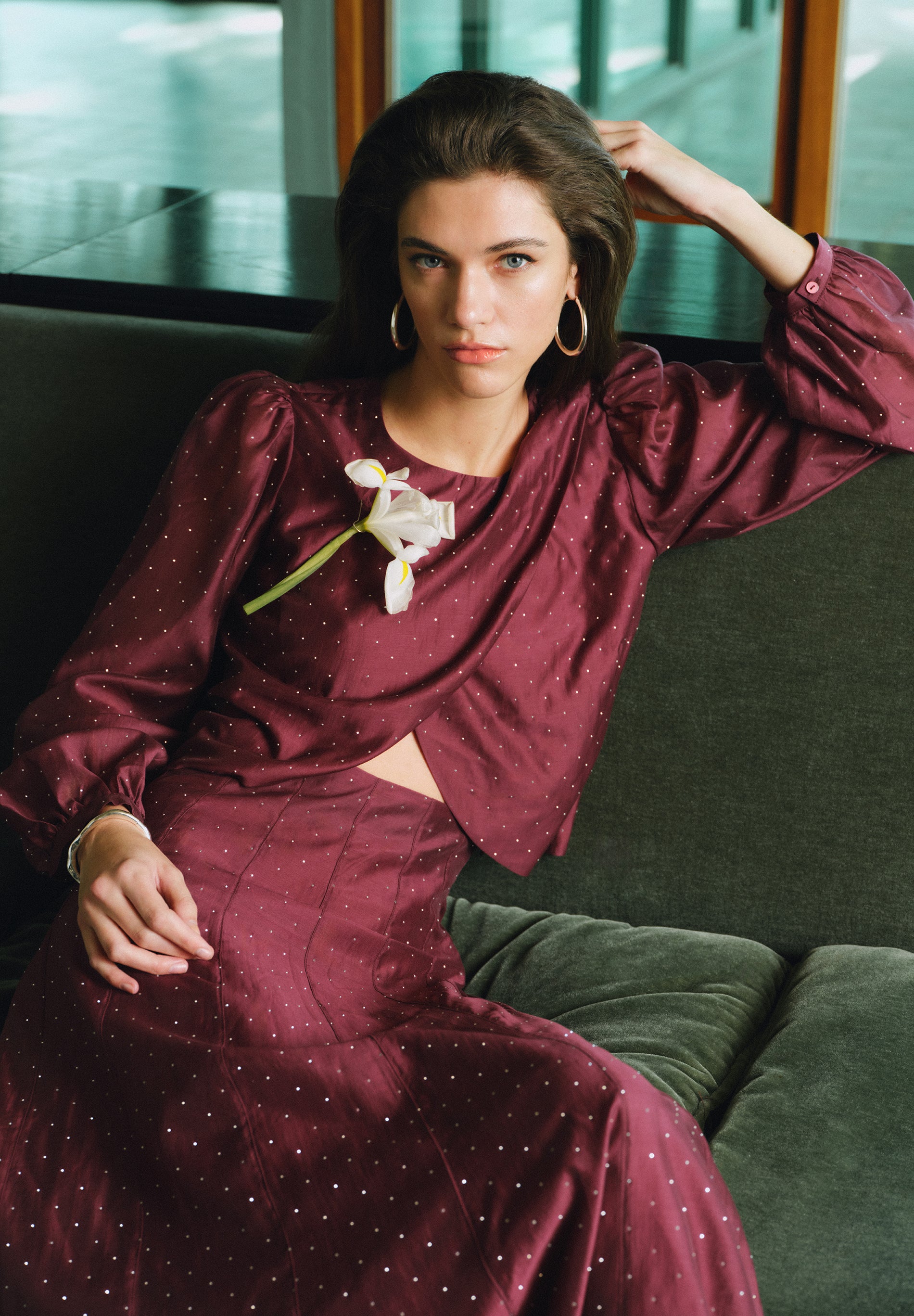 BLUSA SATINADA STRASS