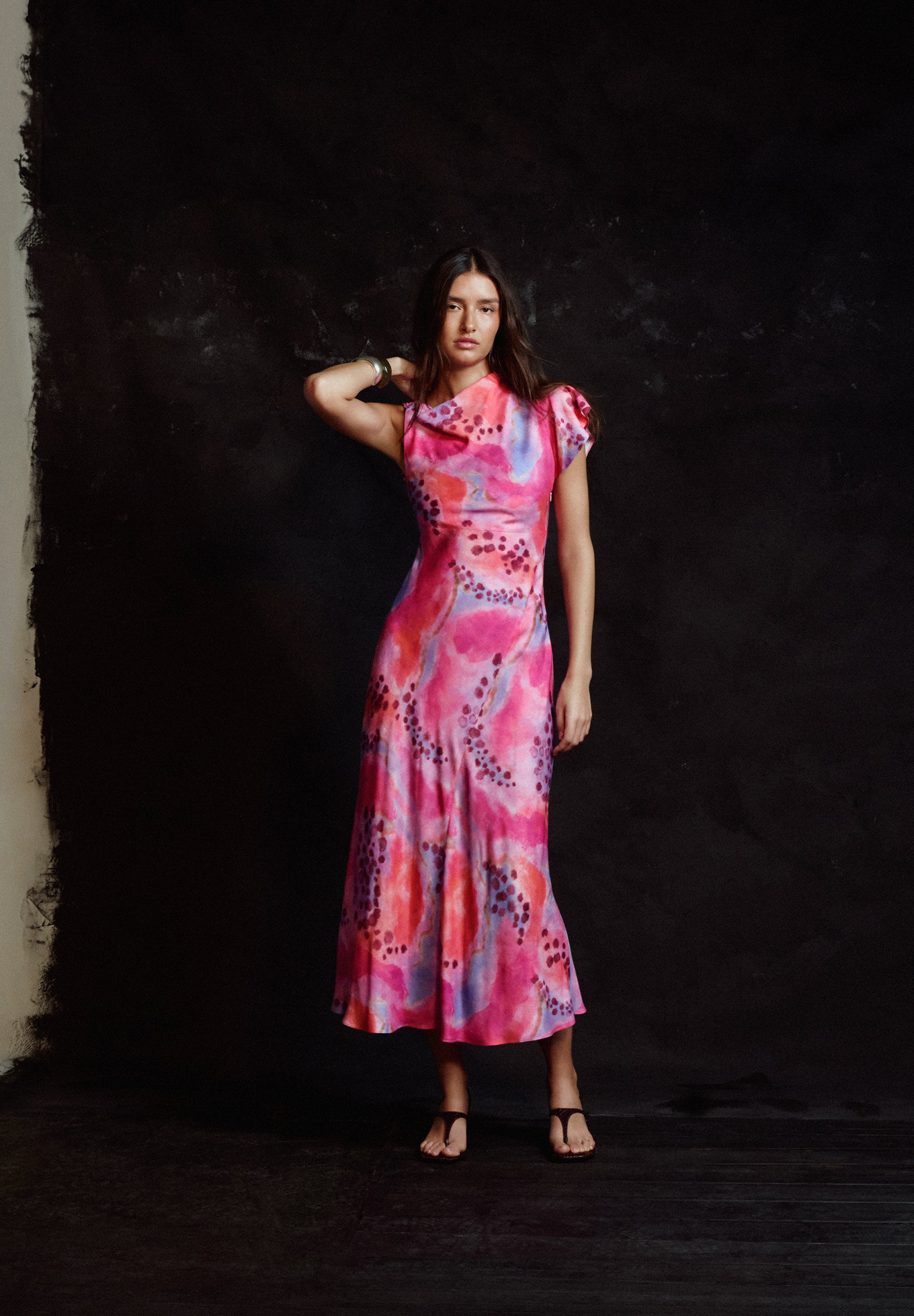 VESTIDO ASIMÉTRICO SATINADO